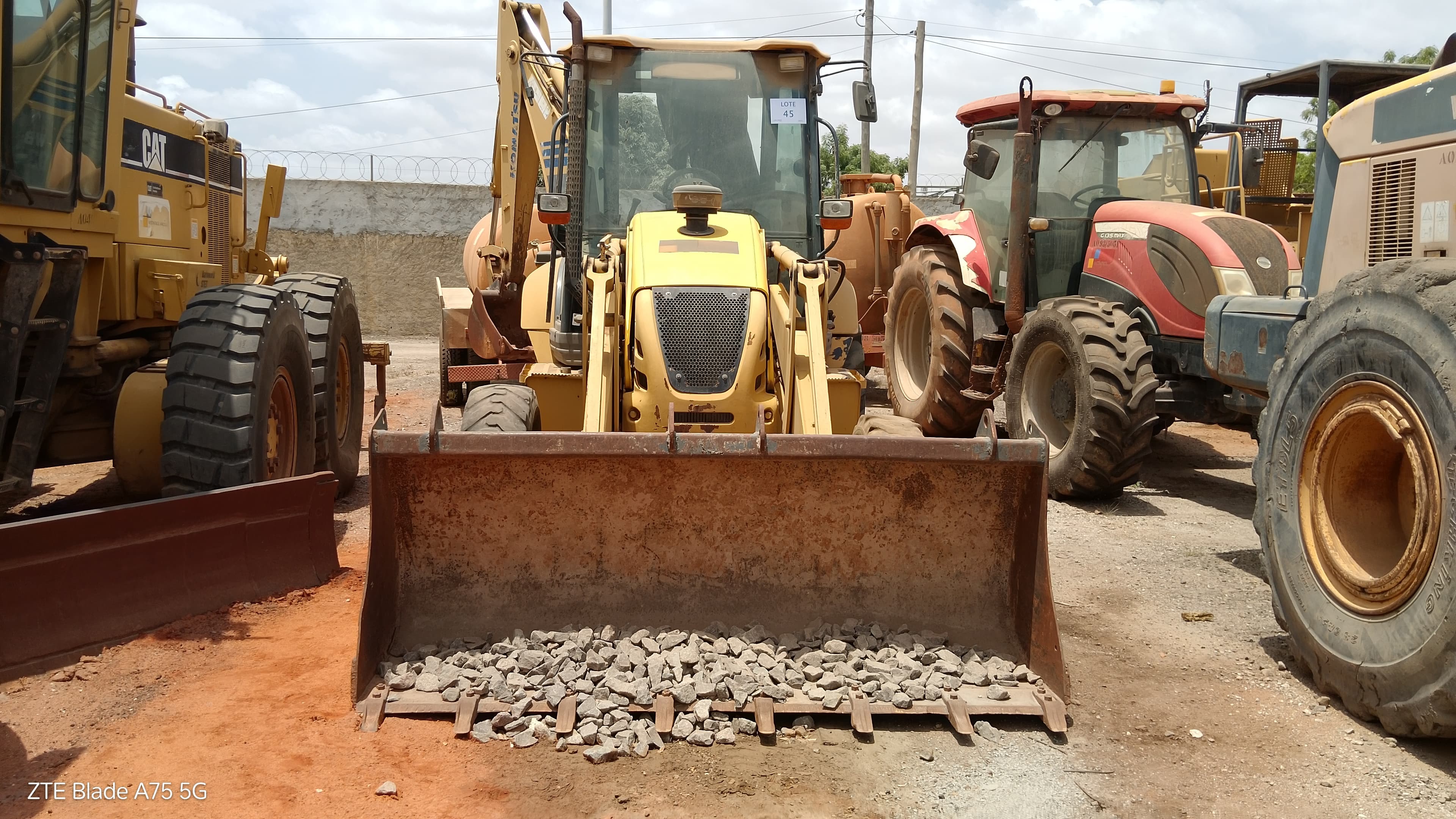Retroescavadora   KOMATSU  WB93R-5EO — image 2
