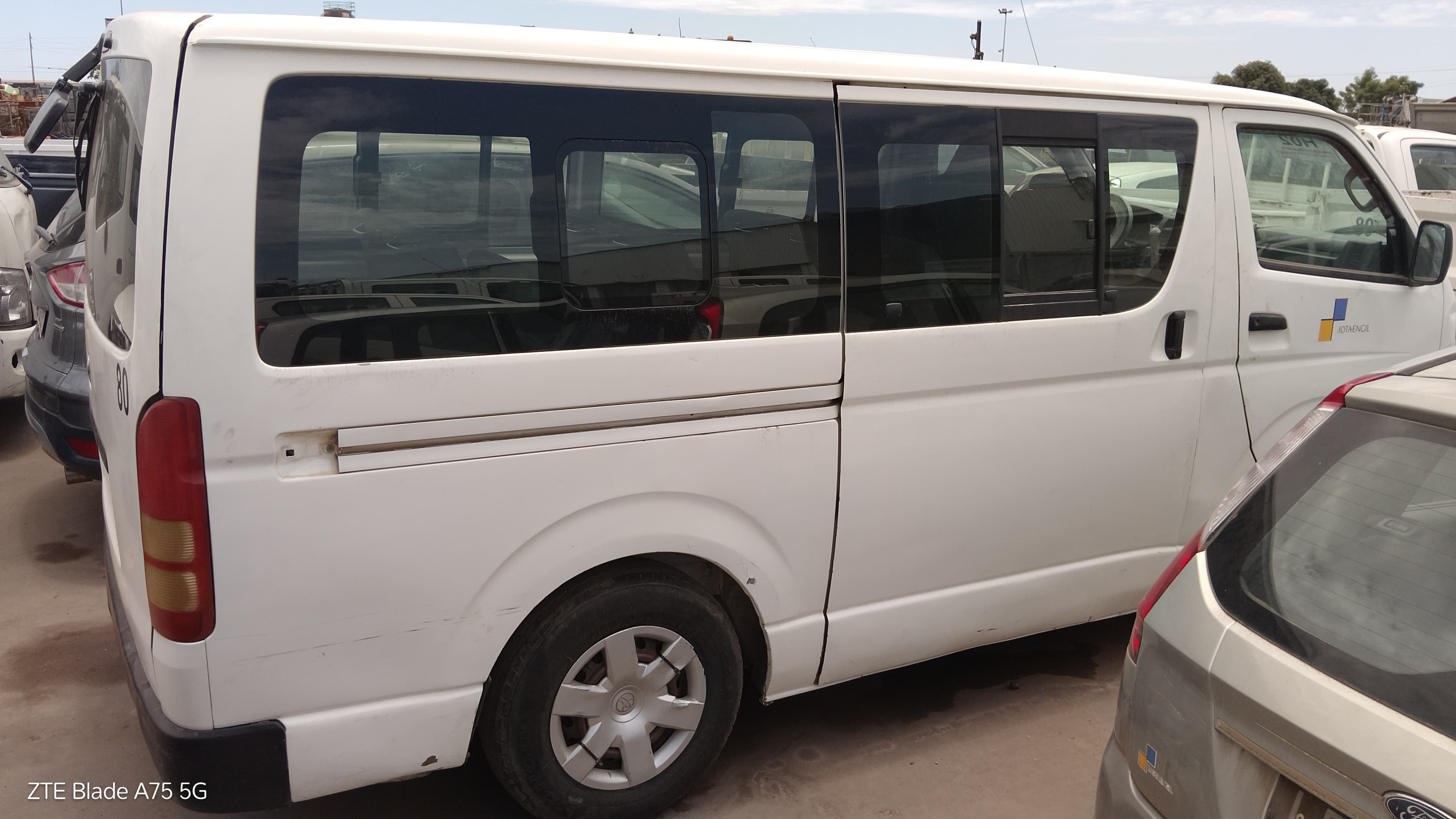Mini-Autocarro  TOYOTA  HIACE 15 LUGARES 2.5 MT