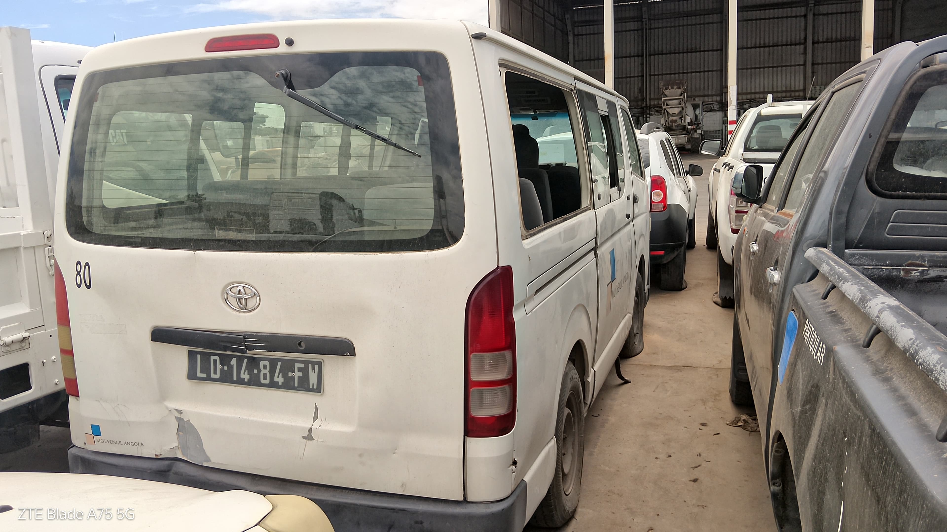 Mini-Autocarro TOYOTA HIACE 15 LUGARES 2.5 MT — imagen 2