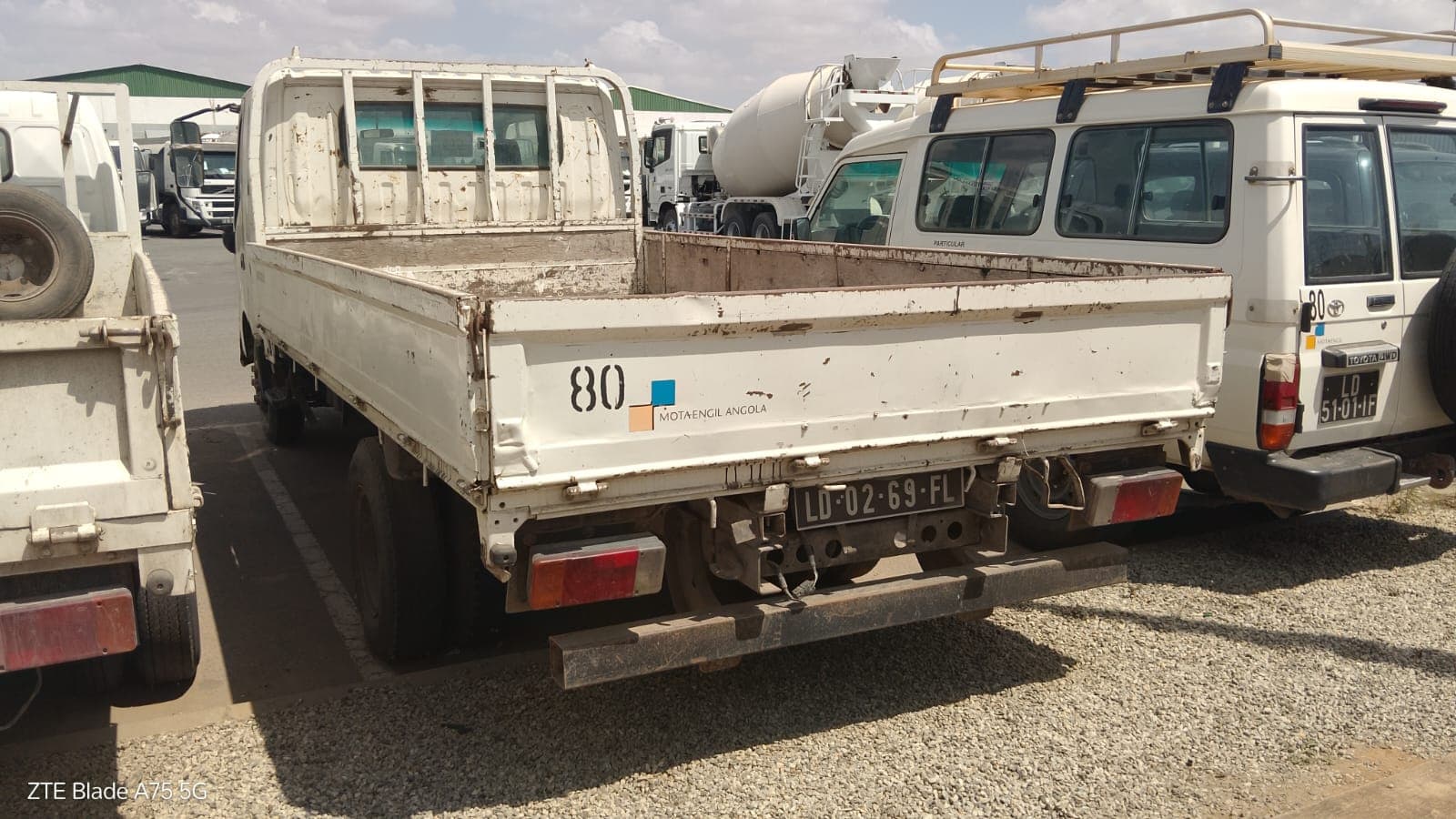 Viat. Pesadas HINO  300 DC — imagen 5