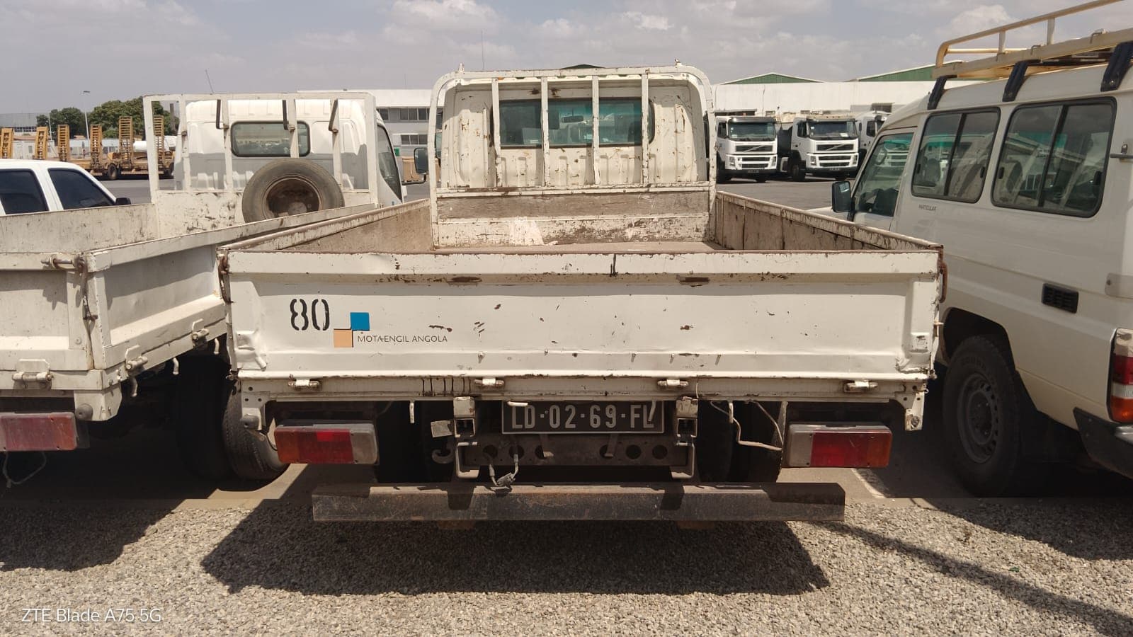 Viat. Pesadas HINO  300 DC — imagen 3