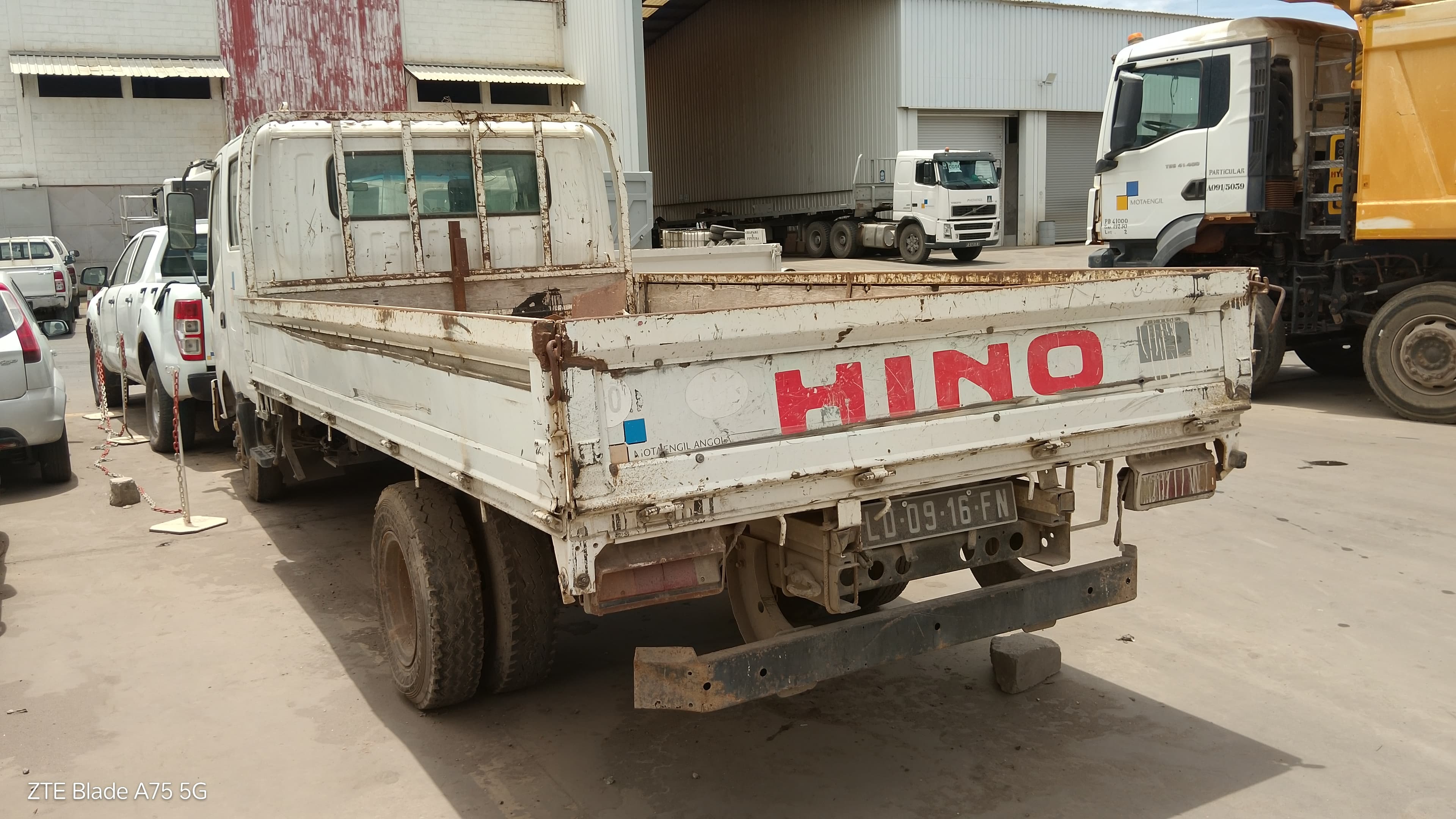 Viat. Pesadas HINO  300 DC — imagem 4