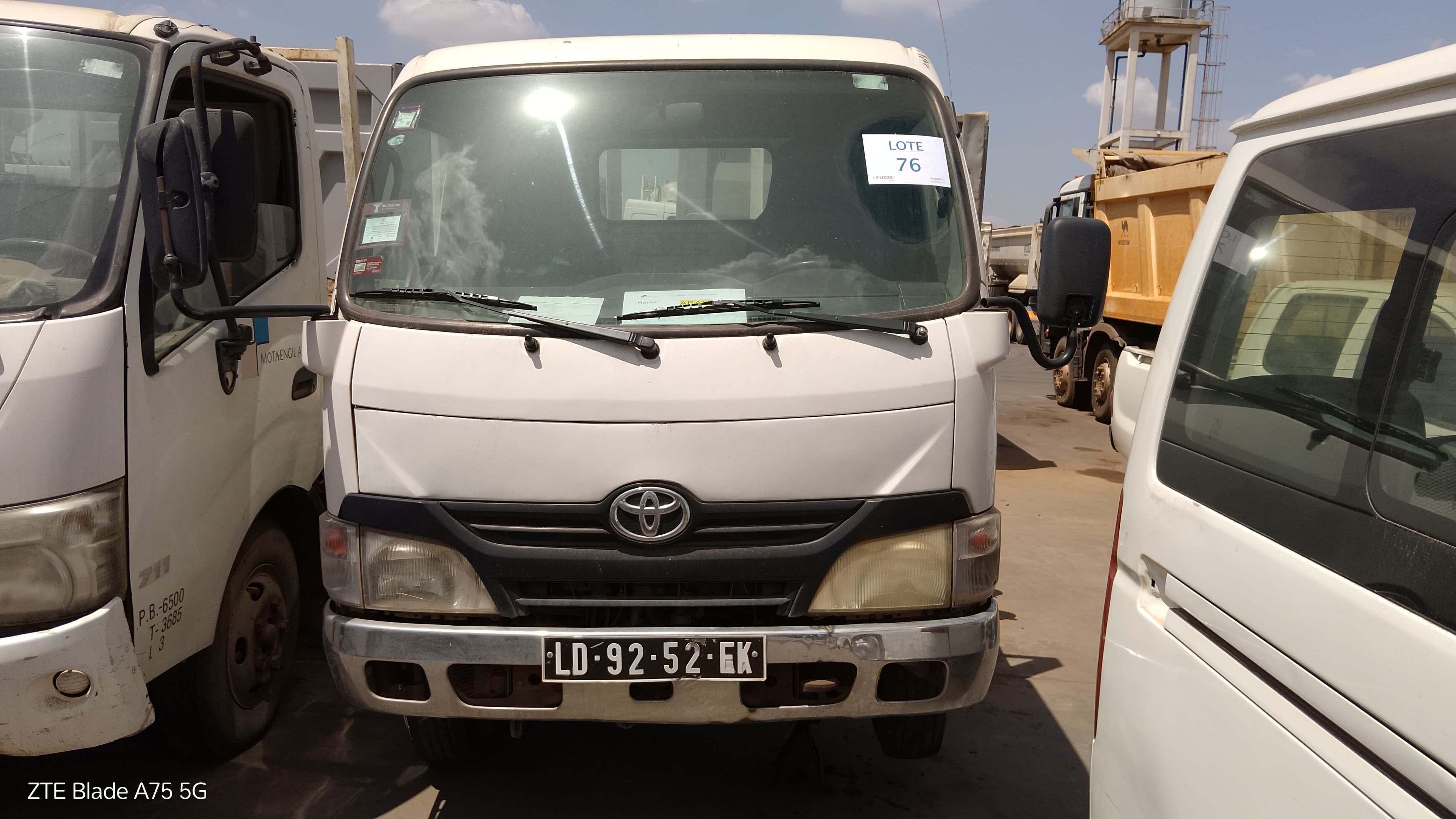 Viat. Pesadas HINO 300 WU650L C Simpl — imagem 2