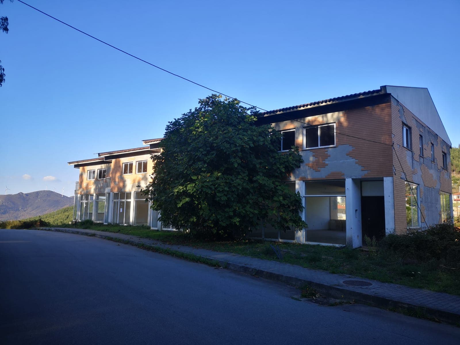 Terrenos e Terreno com Benfeitorias · Raiva, Castelo de Paiva