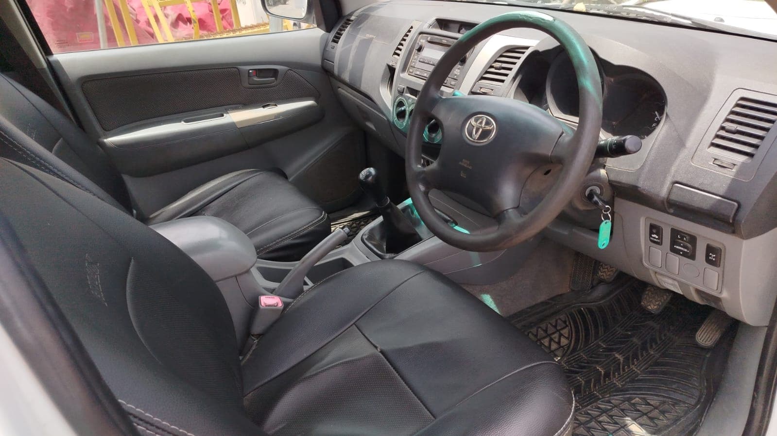 Toyota Hilux 3.0 3,18m - 2011 — imagen 12