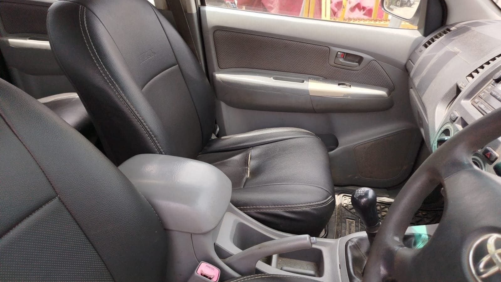 Toyota Hilux 3.0 3,18m - 2011 — imagen 15