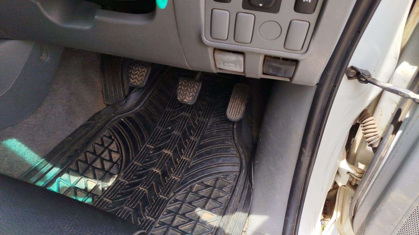 Toyota Hilux 3.0 3,18m - 2011 — imagen 13