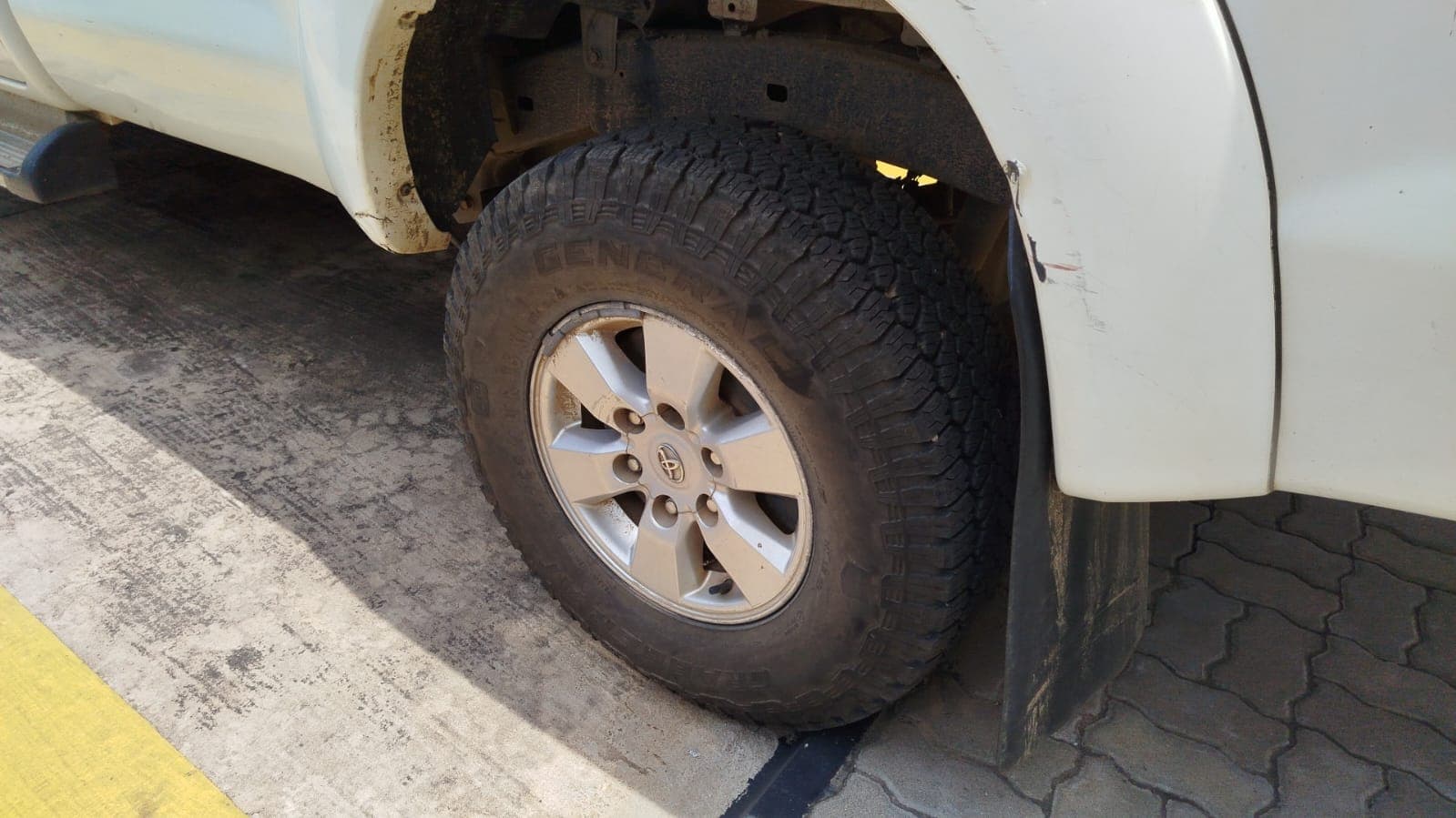 Toyota Hilux 3.0 D4D 3,085m - 2011 — image 2