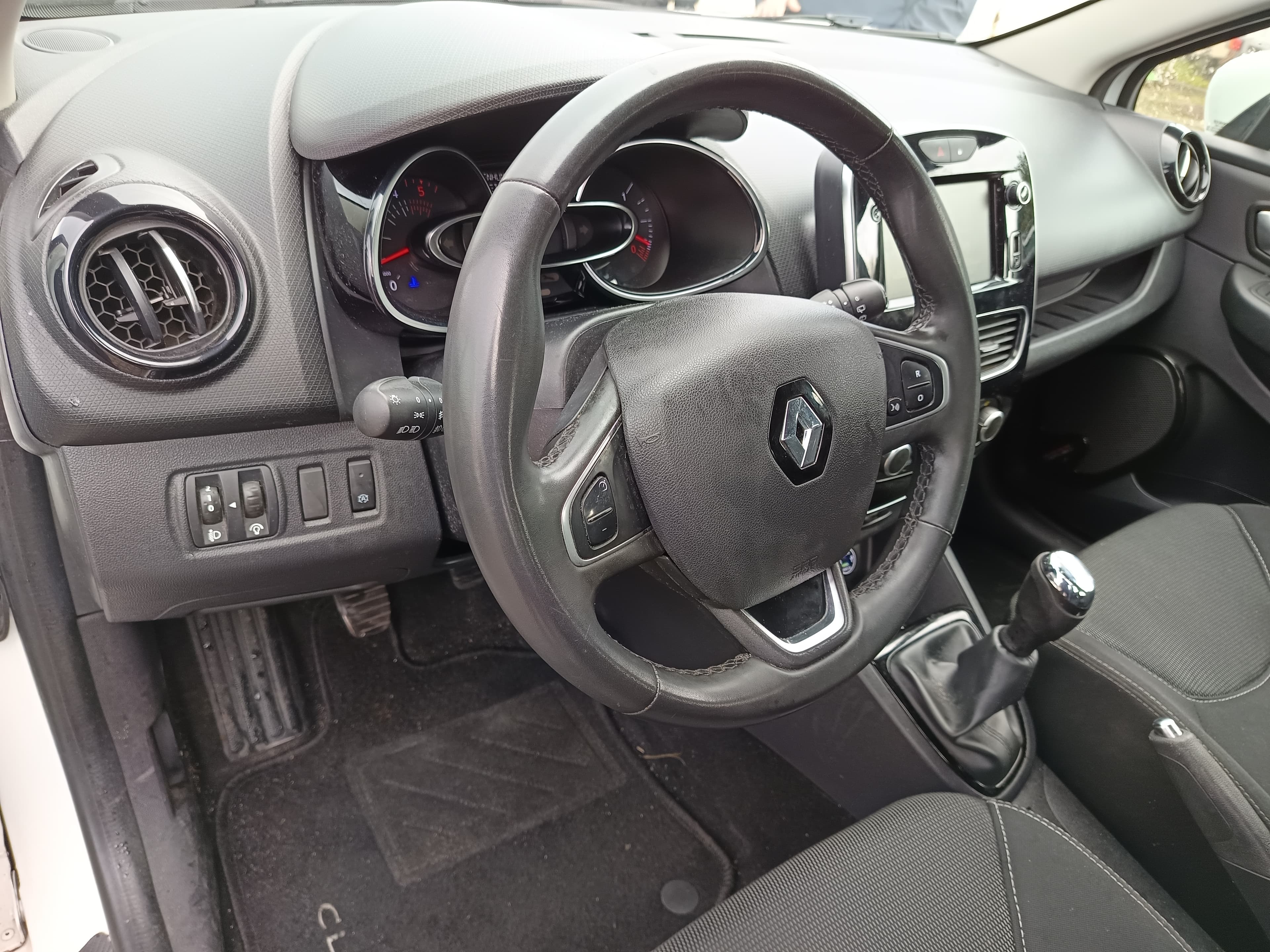 Renault Clio · Ano 2019 — imagem 34