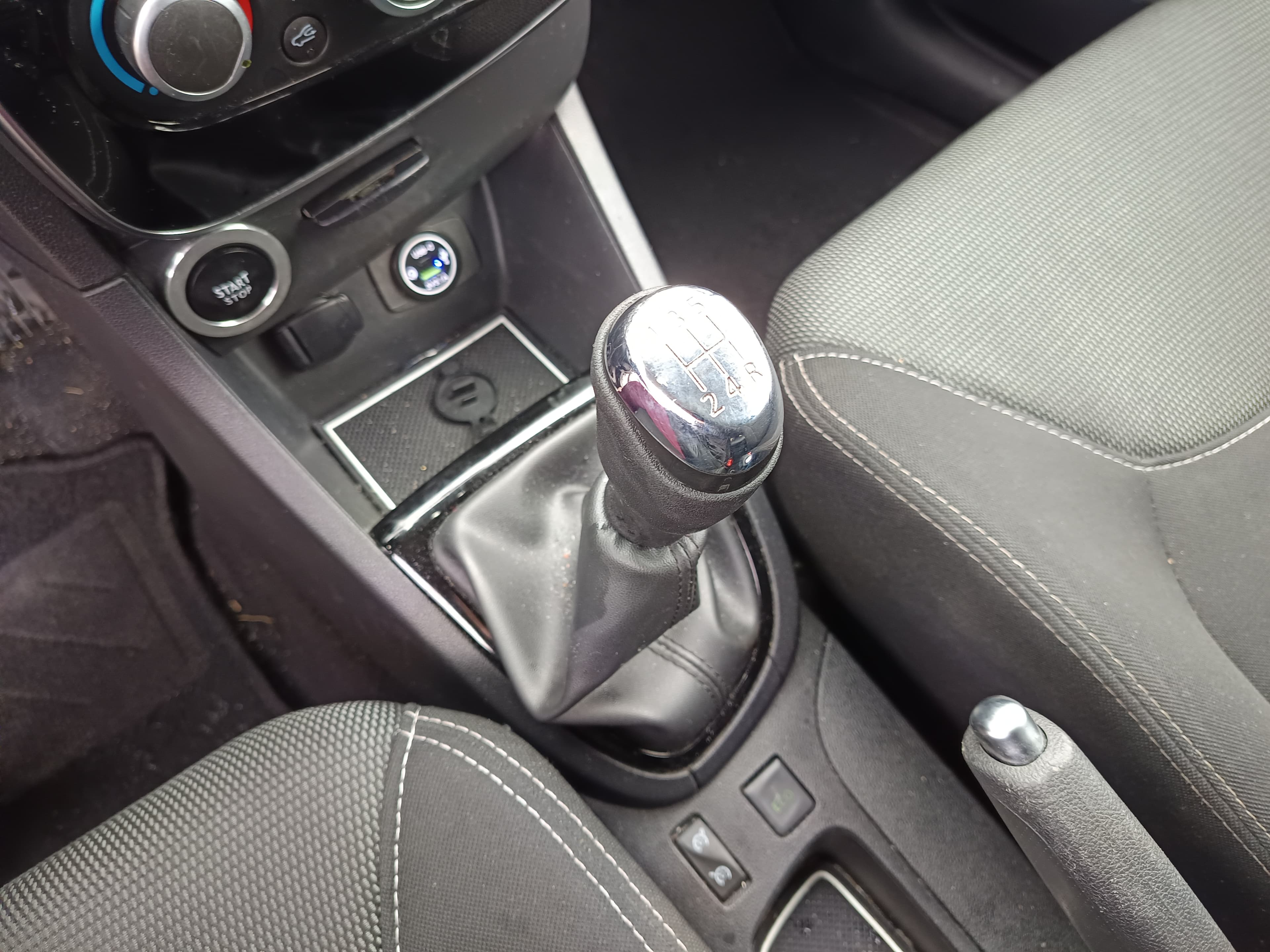 Renault Clio · Ano 2019 — imagem 38