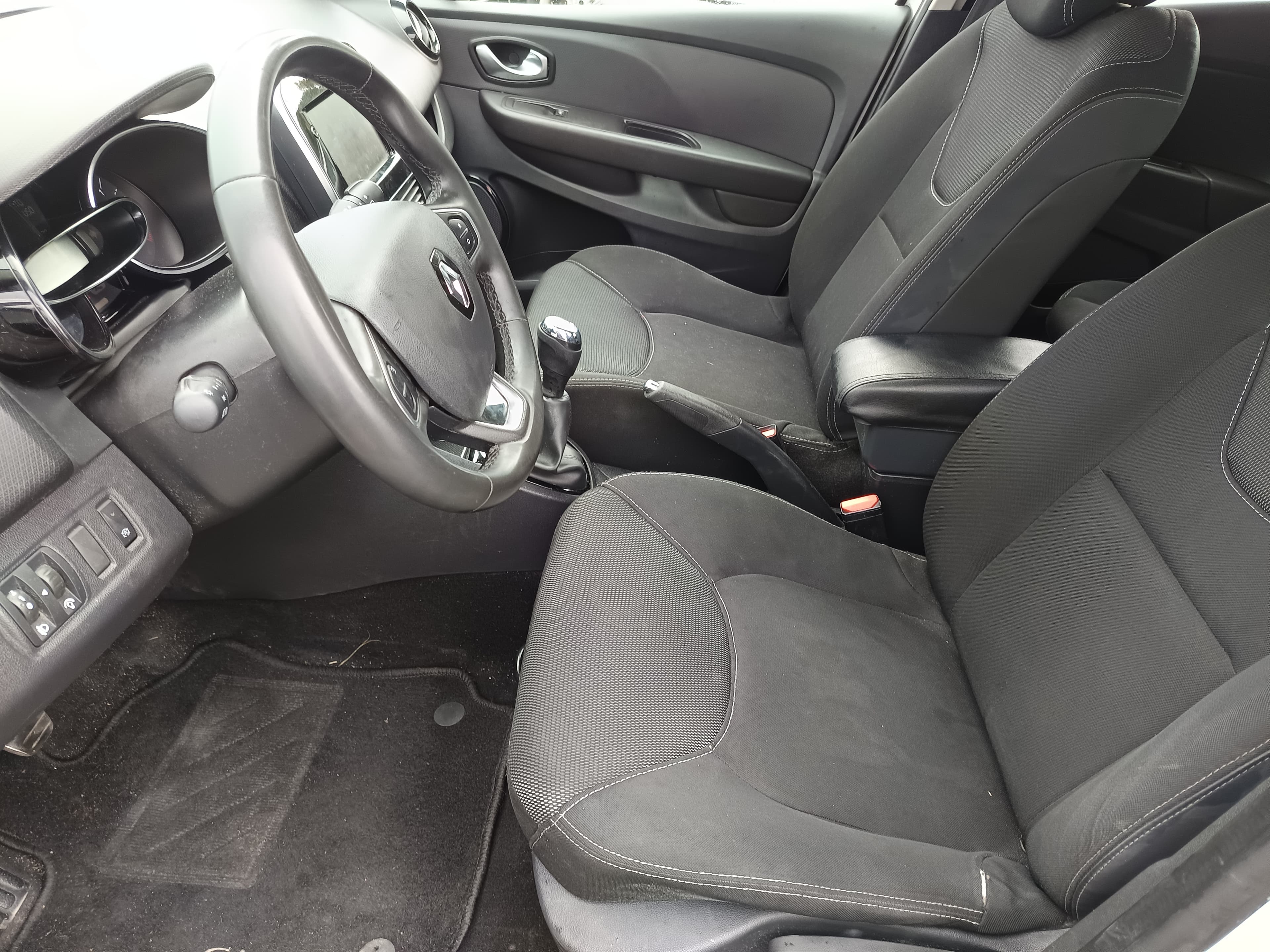Renault Clio · Ano 2019 — imagem 39