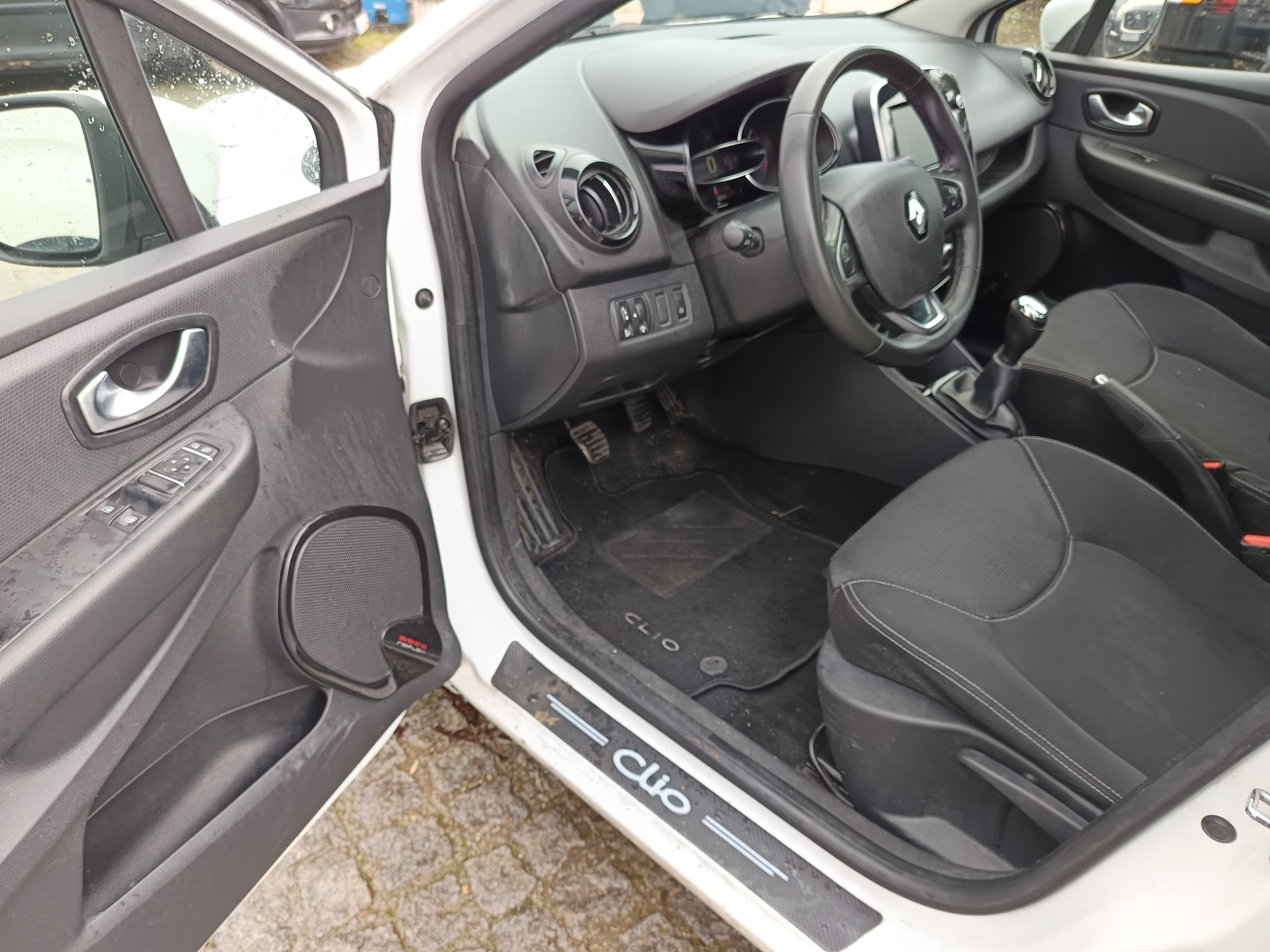 Renault Clio · Ano 2019 — imagem 31