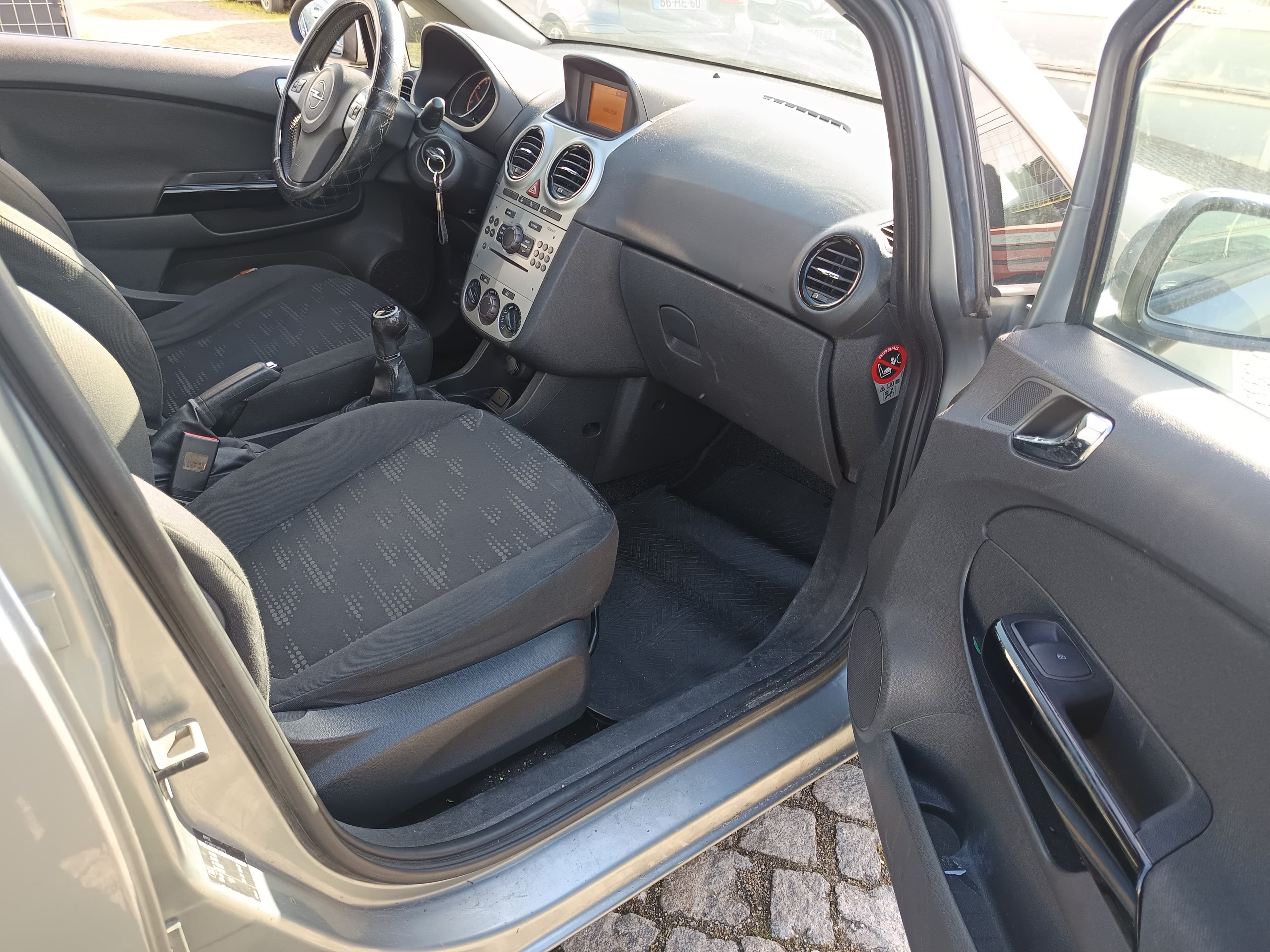 Opel Corsa · Ano 2013 — imagem 25
