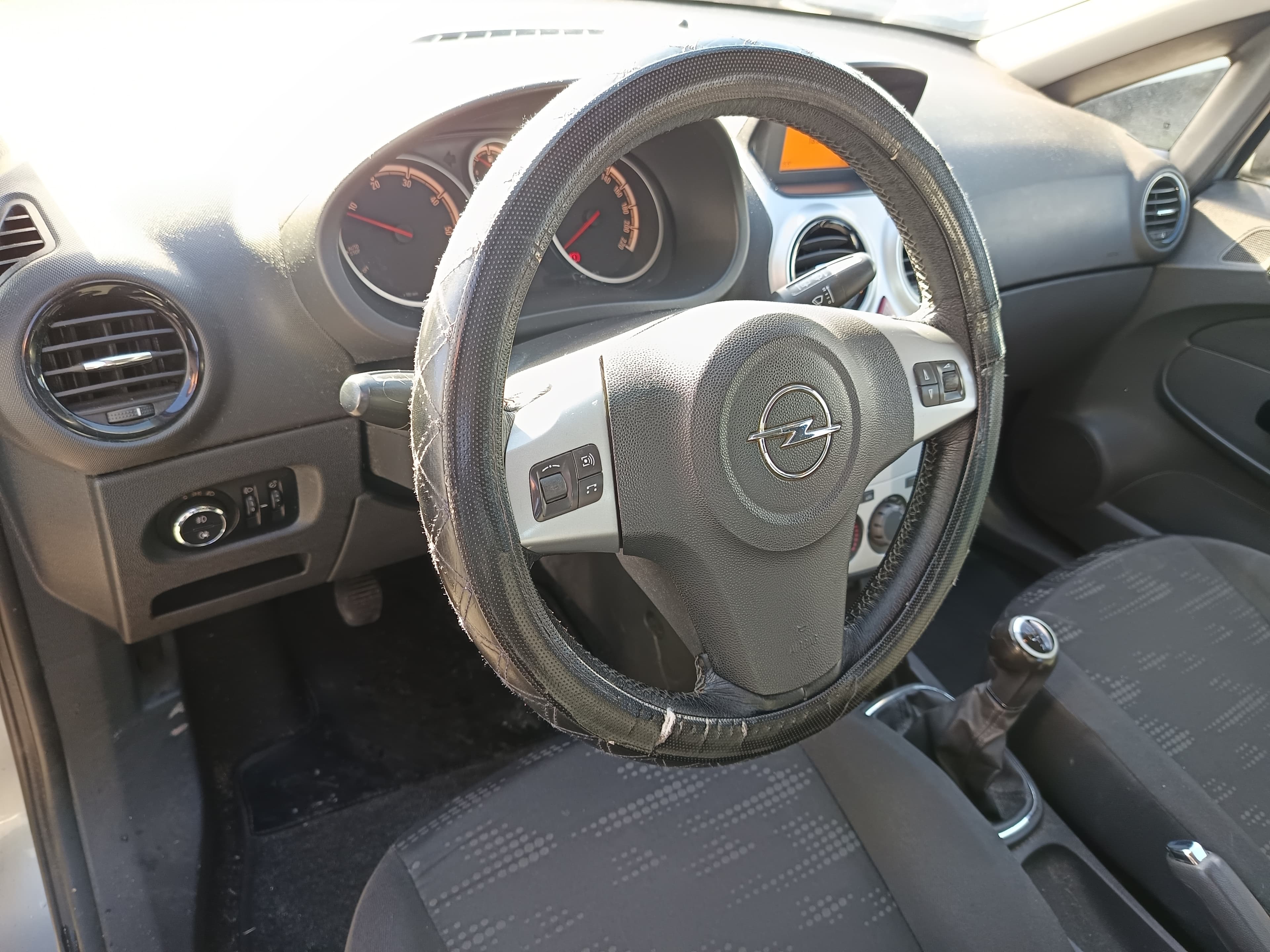 Opel Corsa · Ano 2013 — imagem 42