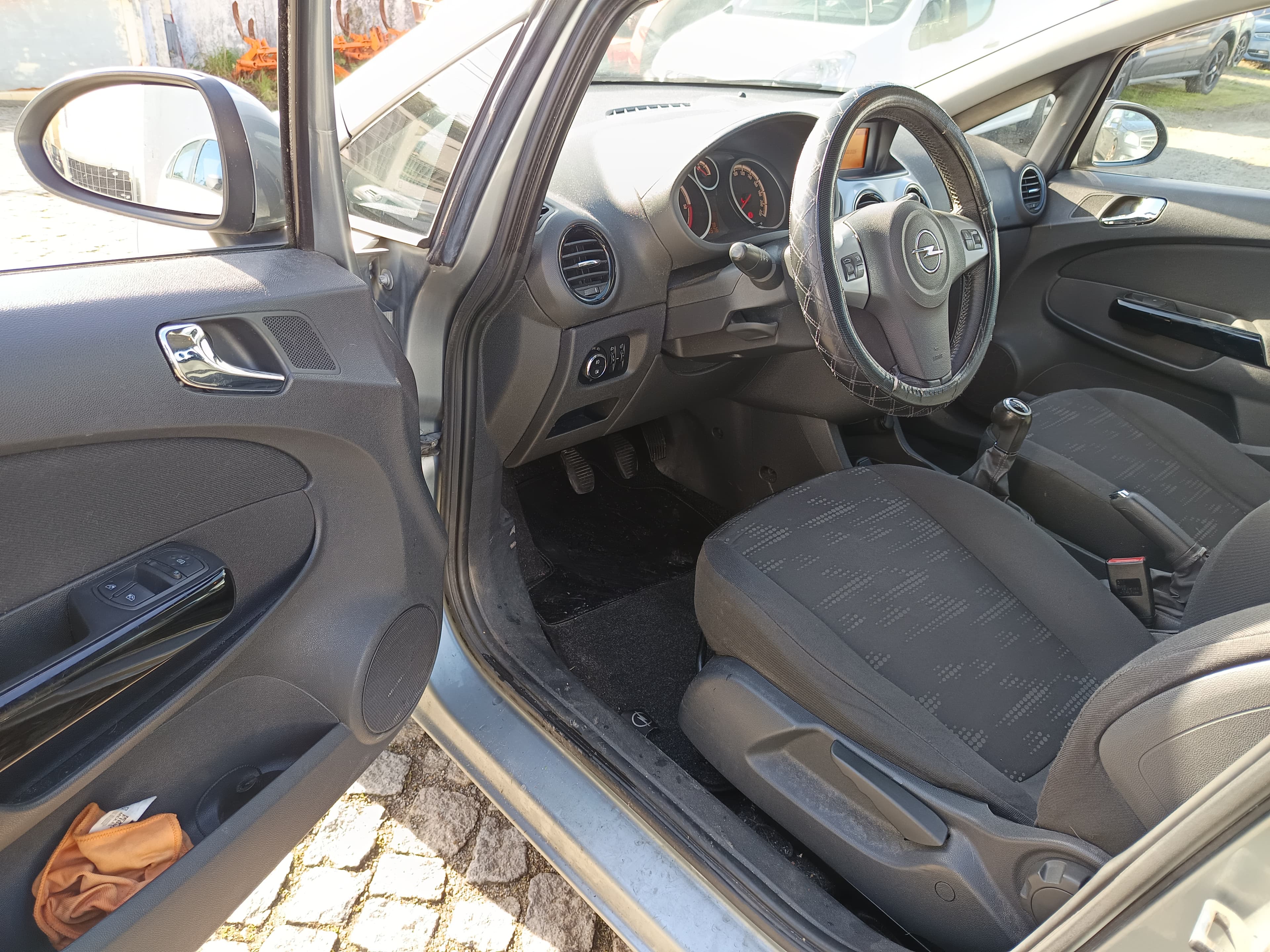 Opel Corsa · Ano 2013 — imagem 28