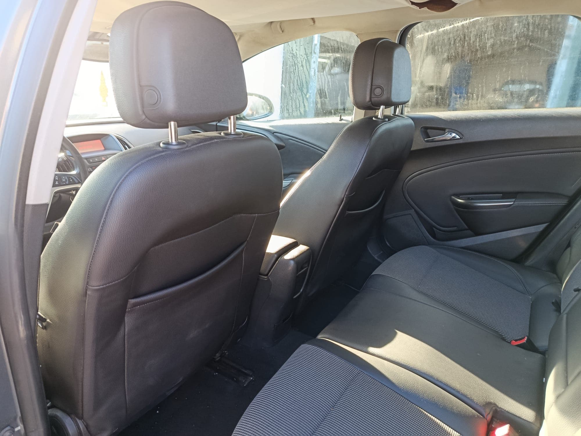 Opel Astra · Ano 2011 — imagem 12