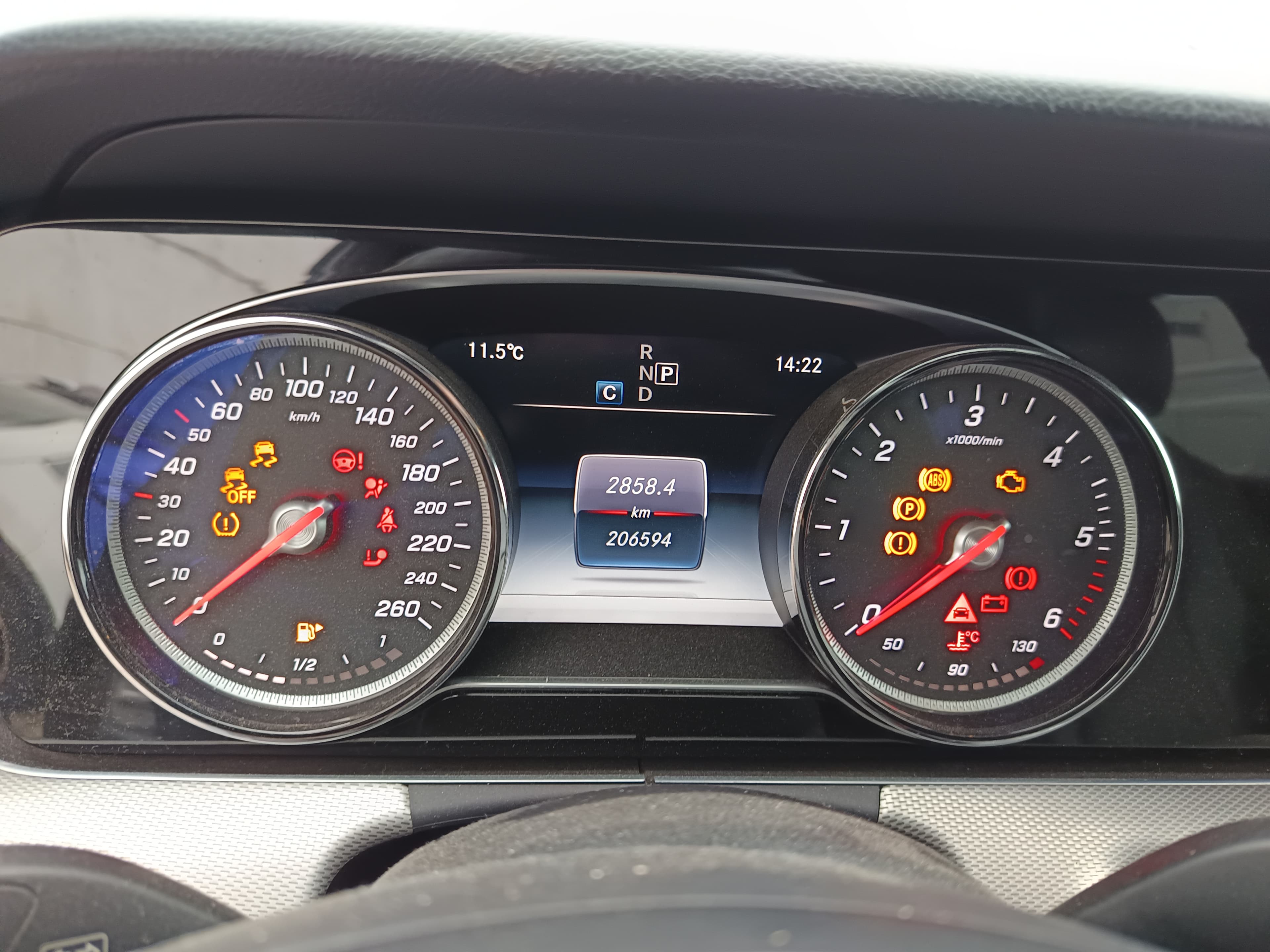 Mercedes-Benz E 220D · Ano 2016 — imagem 37