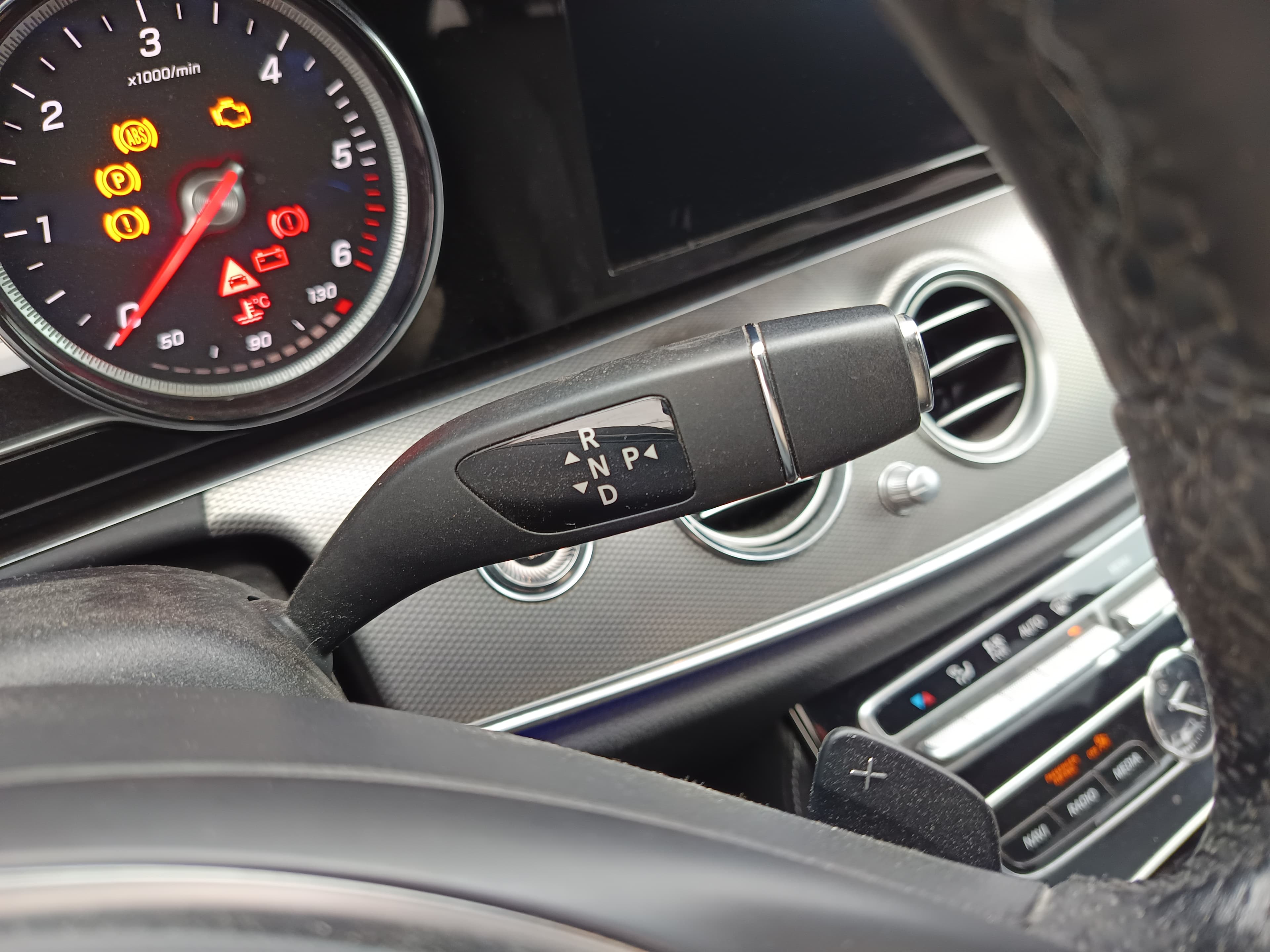 Mercedes-Benz E 220D · Ano 2016 — imagem 38