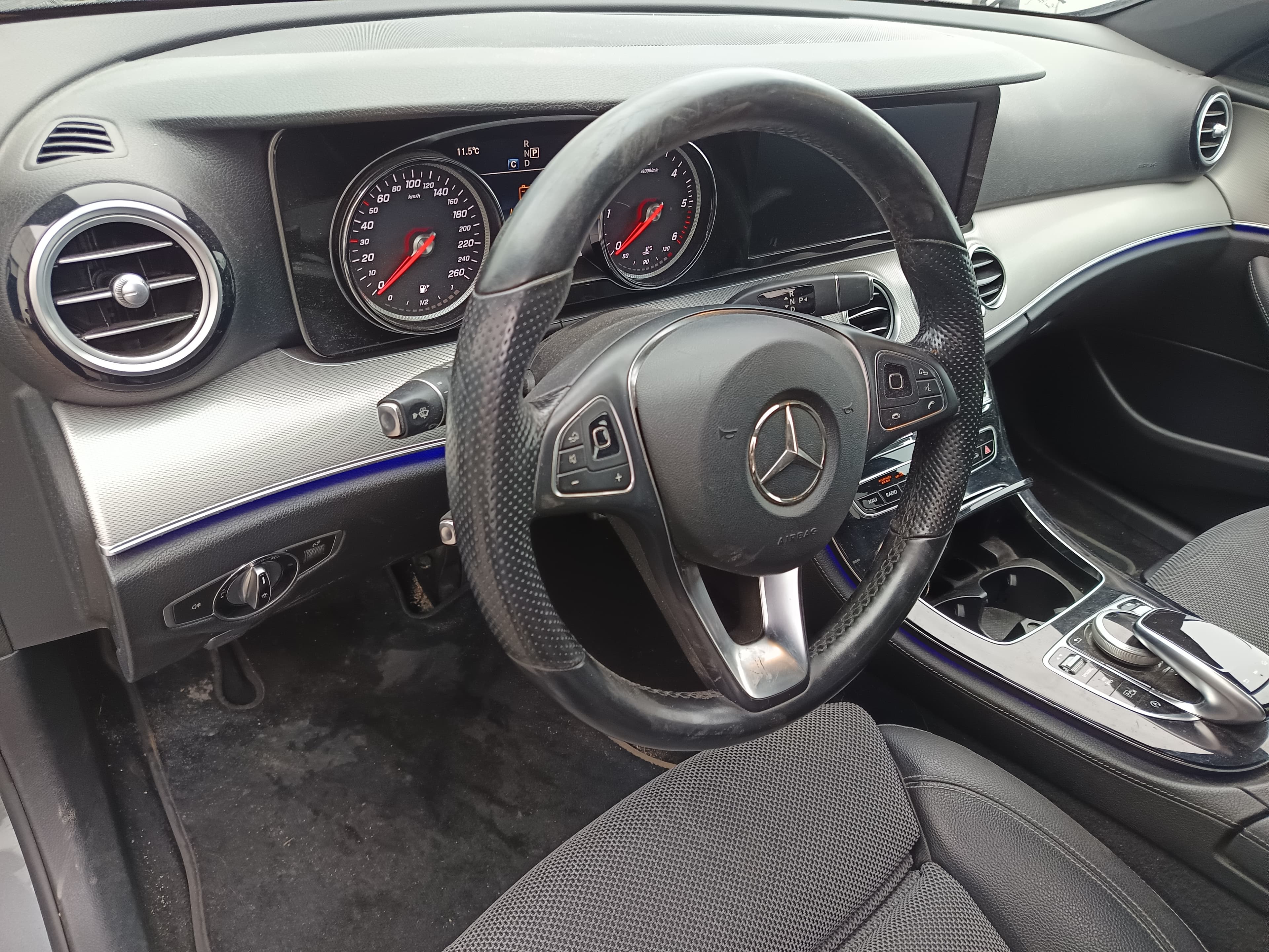 Mercedes-Benz E 220D · Ano 2016 — imagem 32