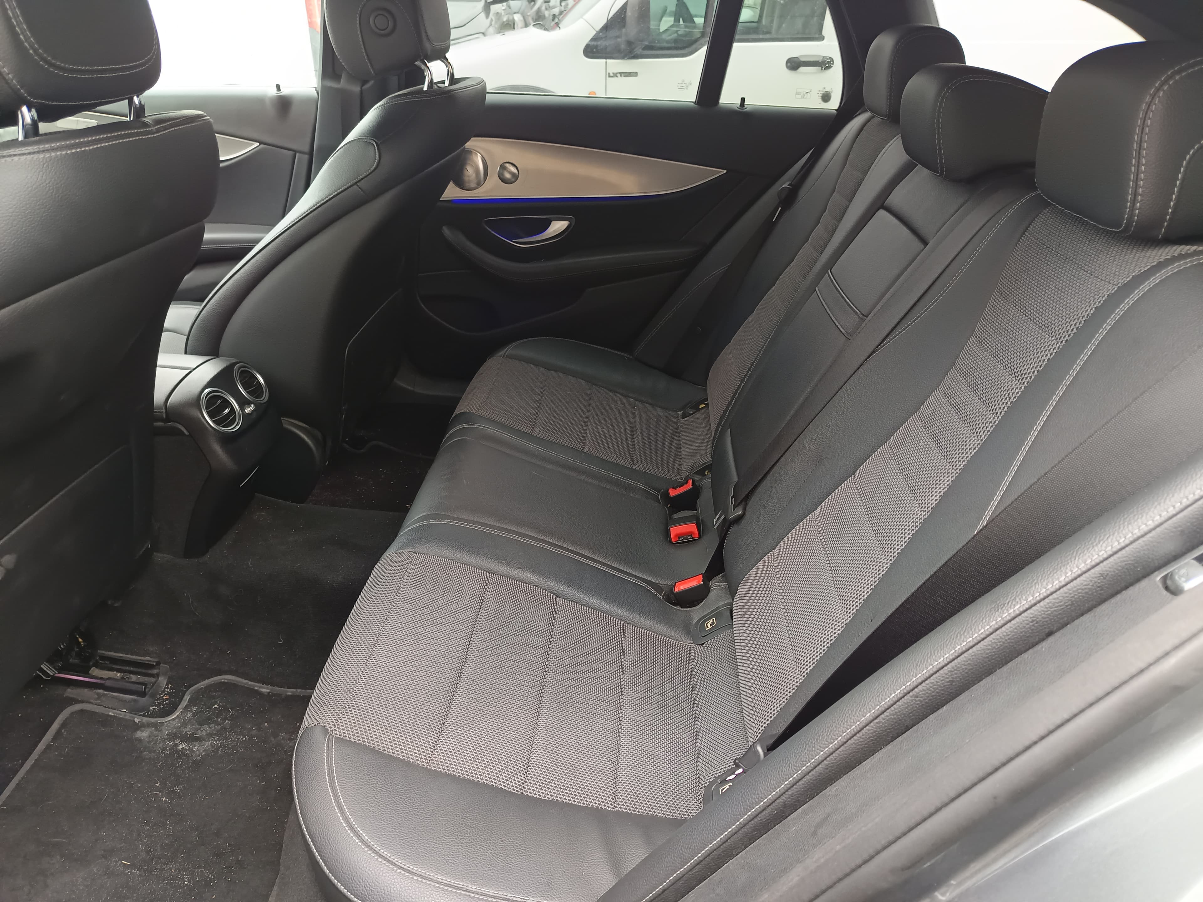 Mercedes-Benz E 220D · Ano 2016 — imagem 26