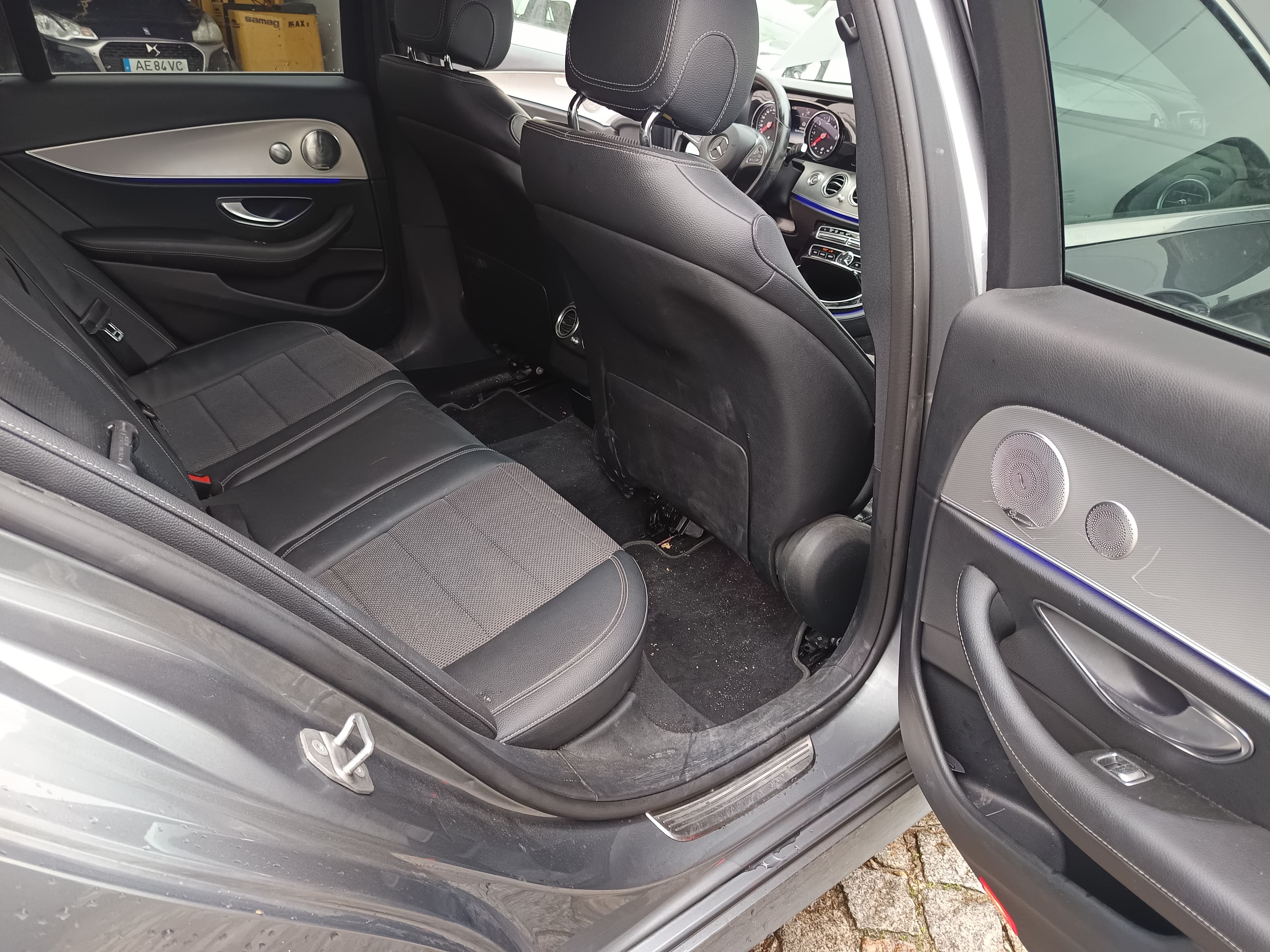 Mercedes-Benz E 220D · Ano 2016 — imagem 23