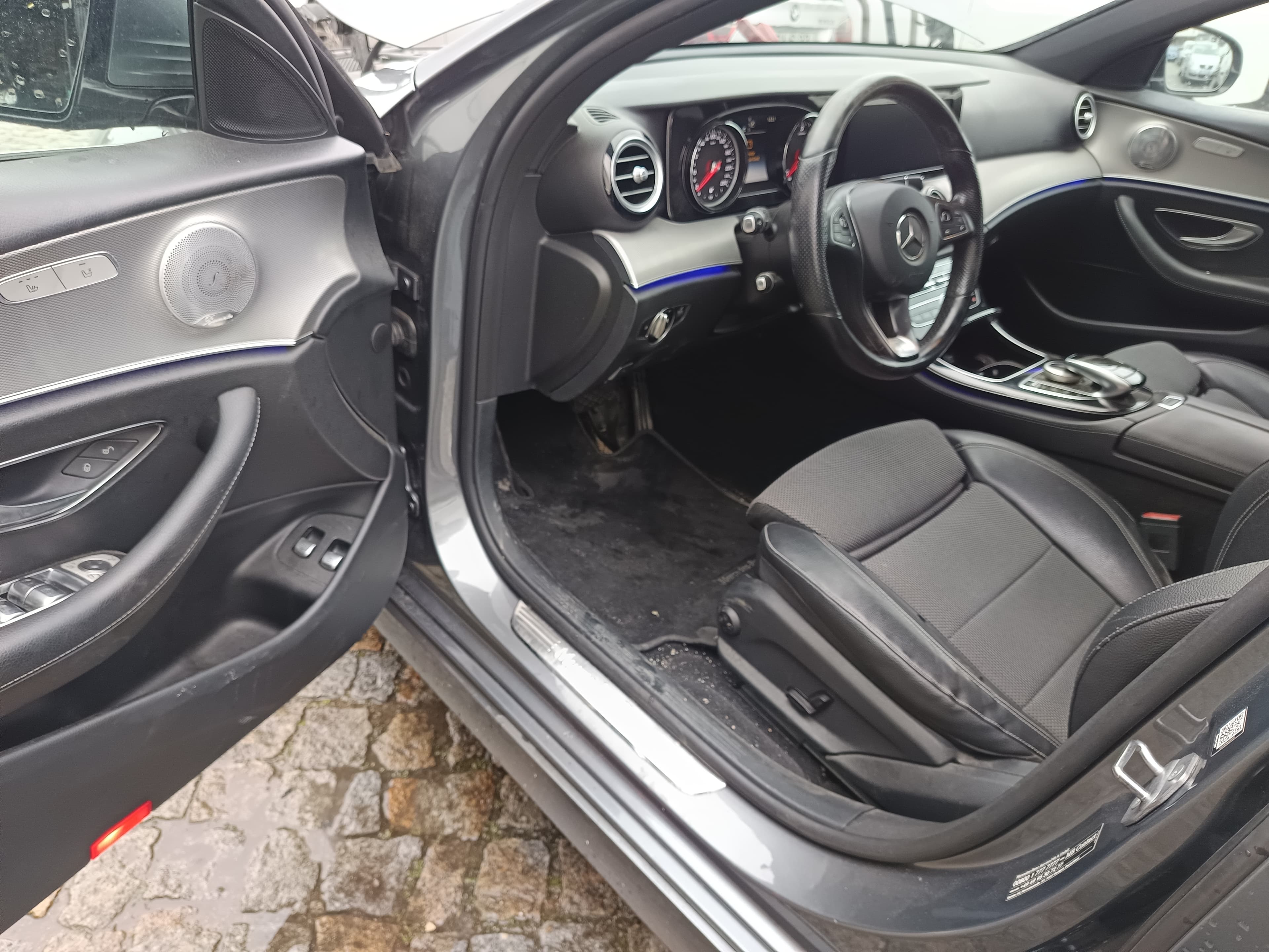 Mercedes-Benz E 220D · Ano 2016 — imagem 27