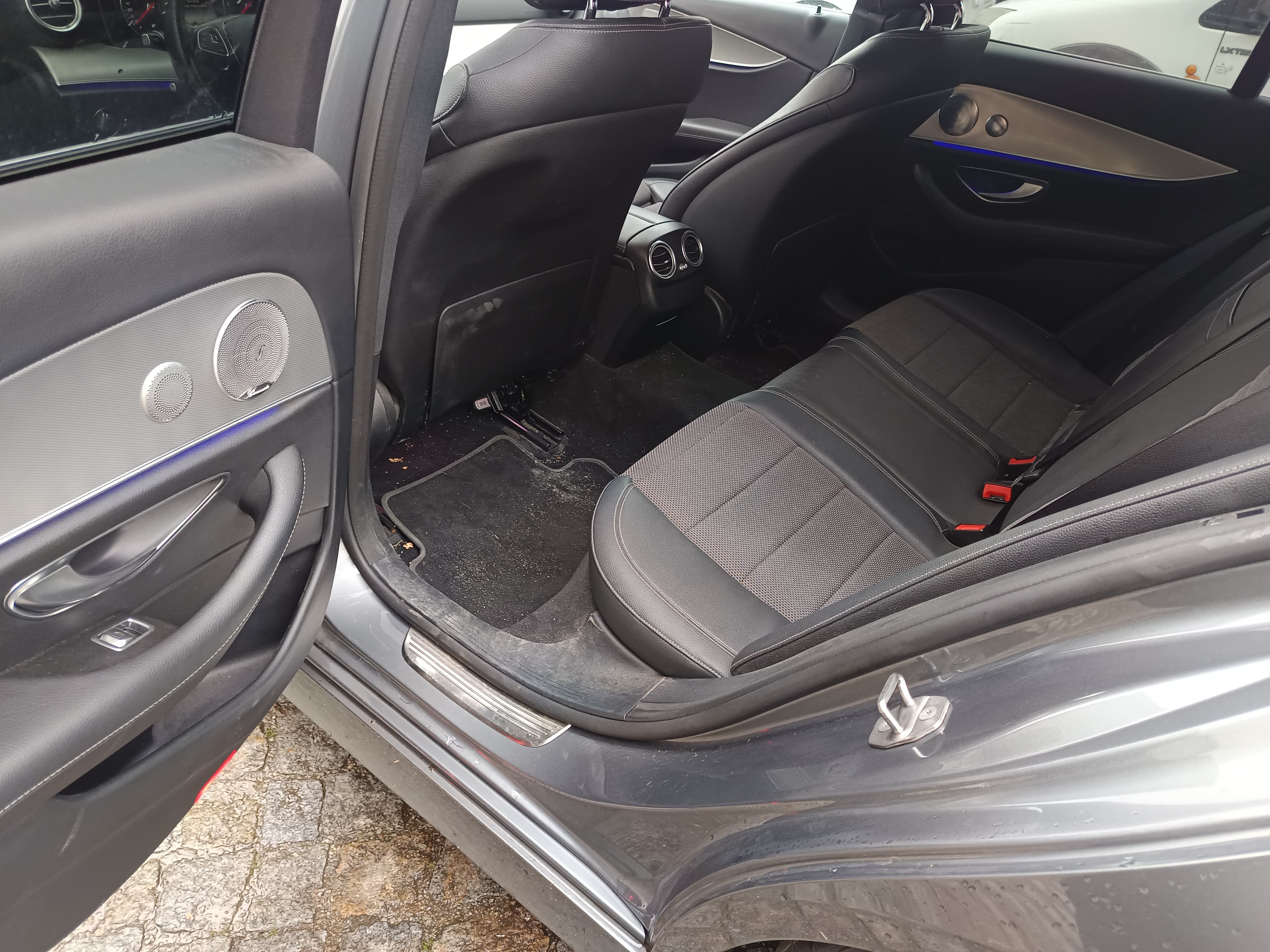 Mercedes-Benz E 220D · Ano 2016 — imagem 24
