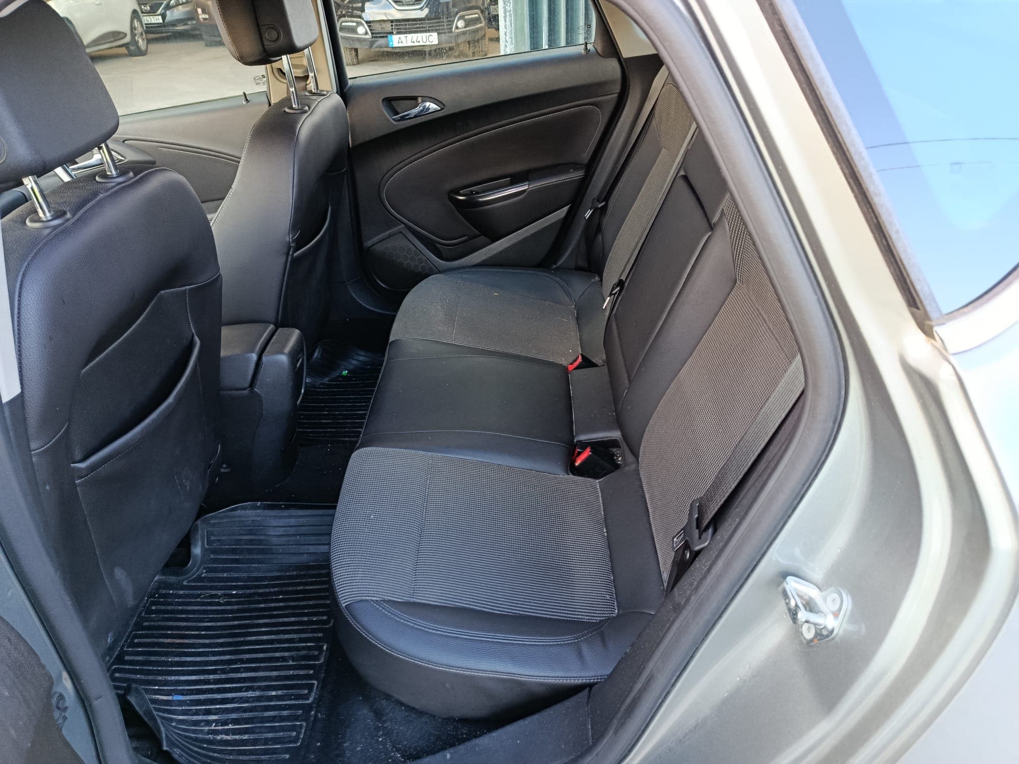 Opel Astra · Ano 2010 — imagem 18