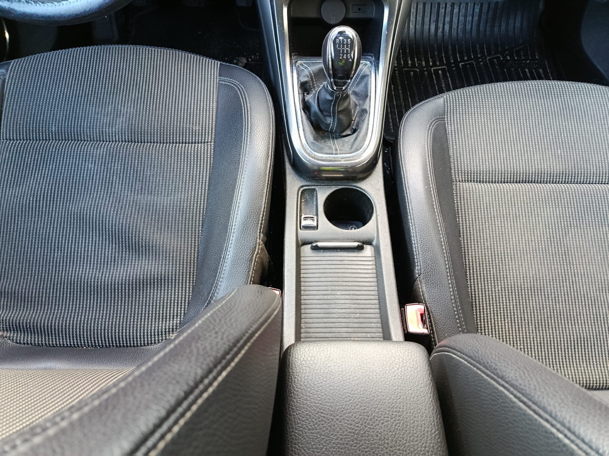 Opel Astra · Ano 2010 — imagem 11