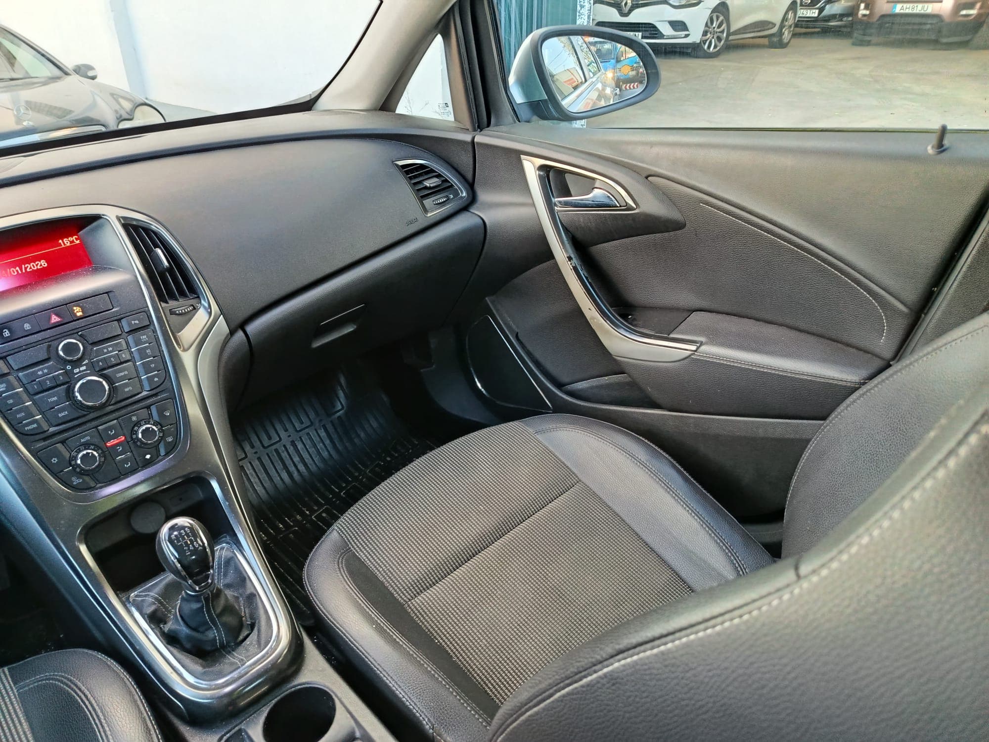 Opel Astra · Ano 2010 — imagem 13