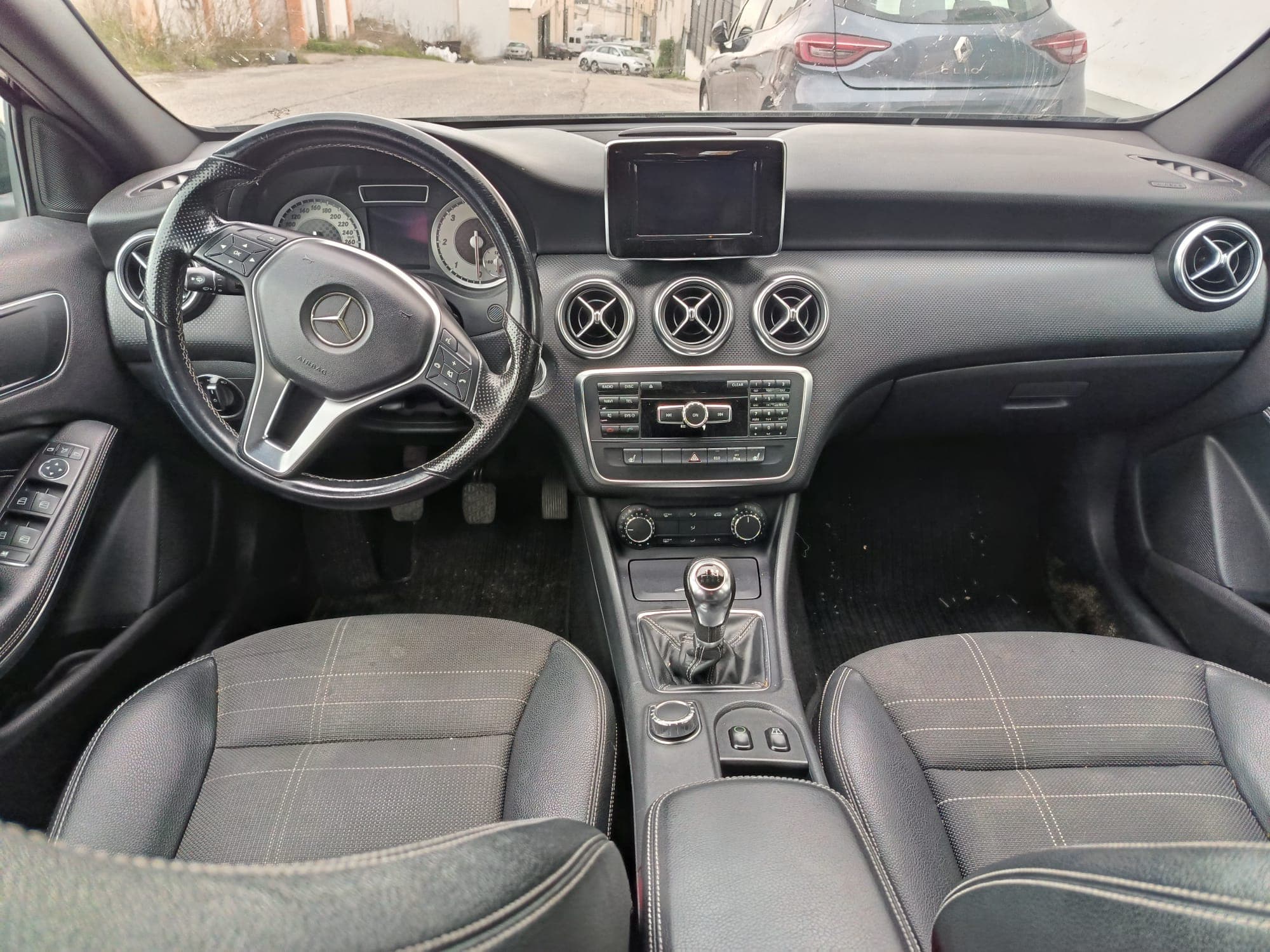 Mercedes-Benz A 180 · Ano 2013 — imagem 18