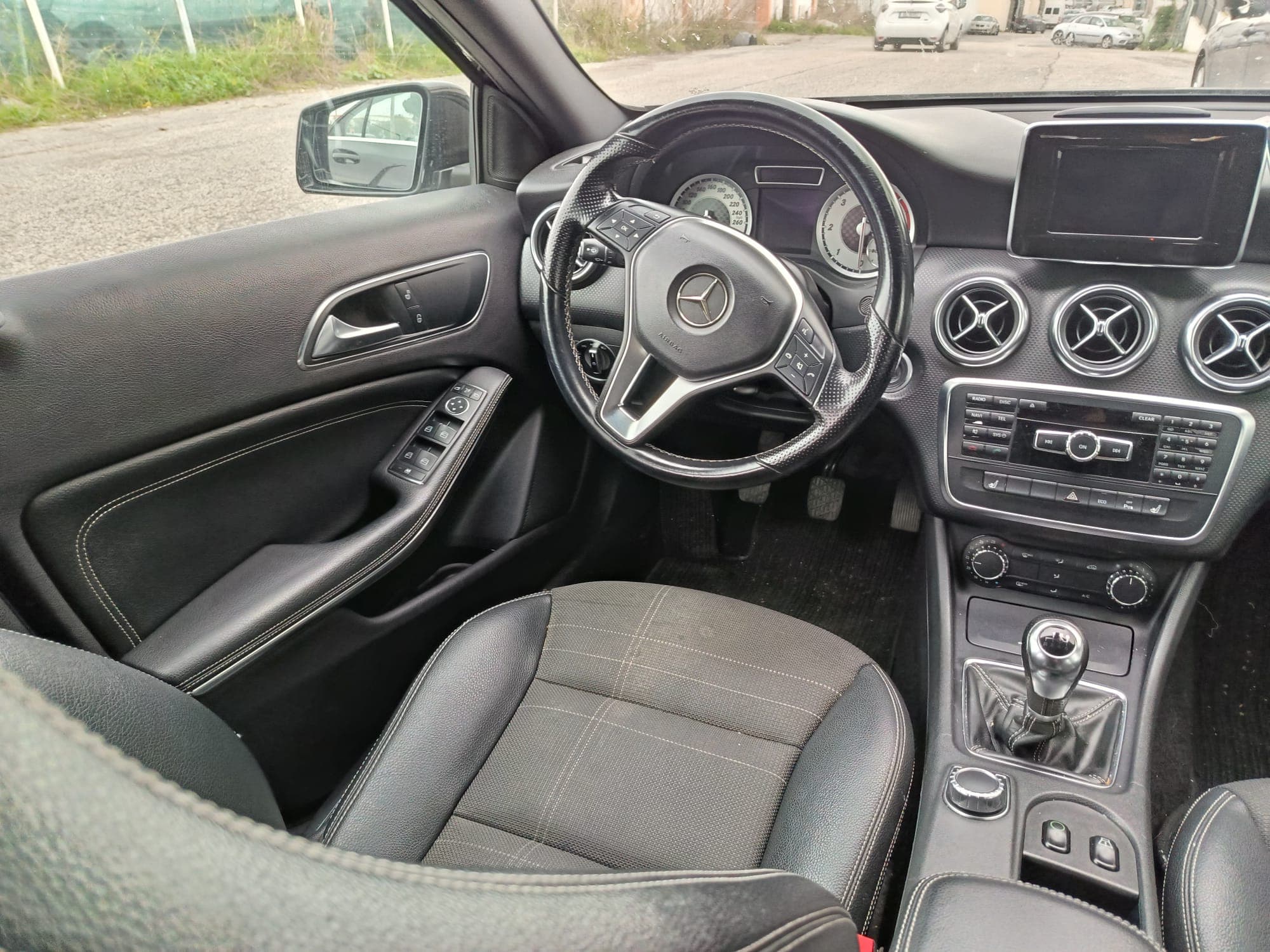 Mercedes-Benz A 180 · Ano 2013 — imagem 20