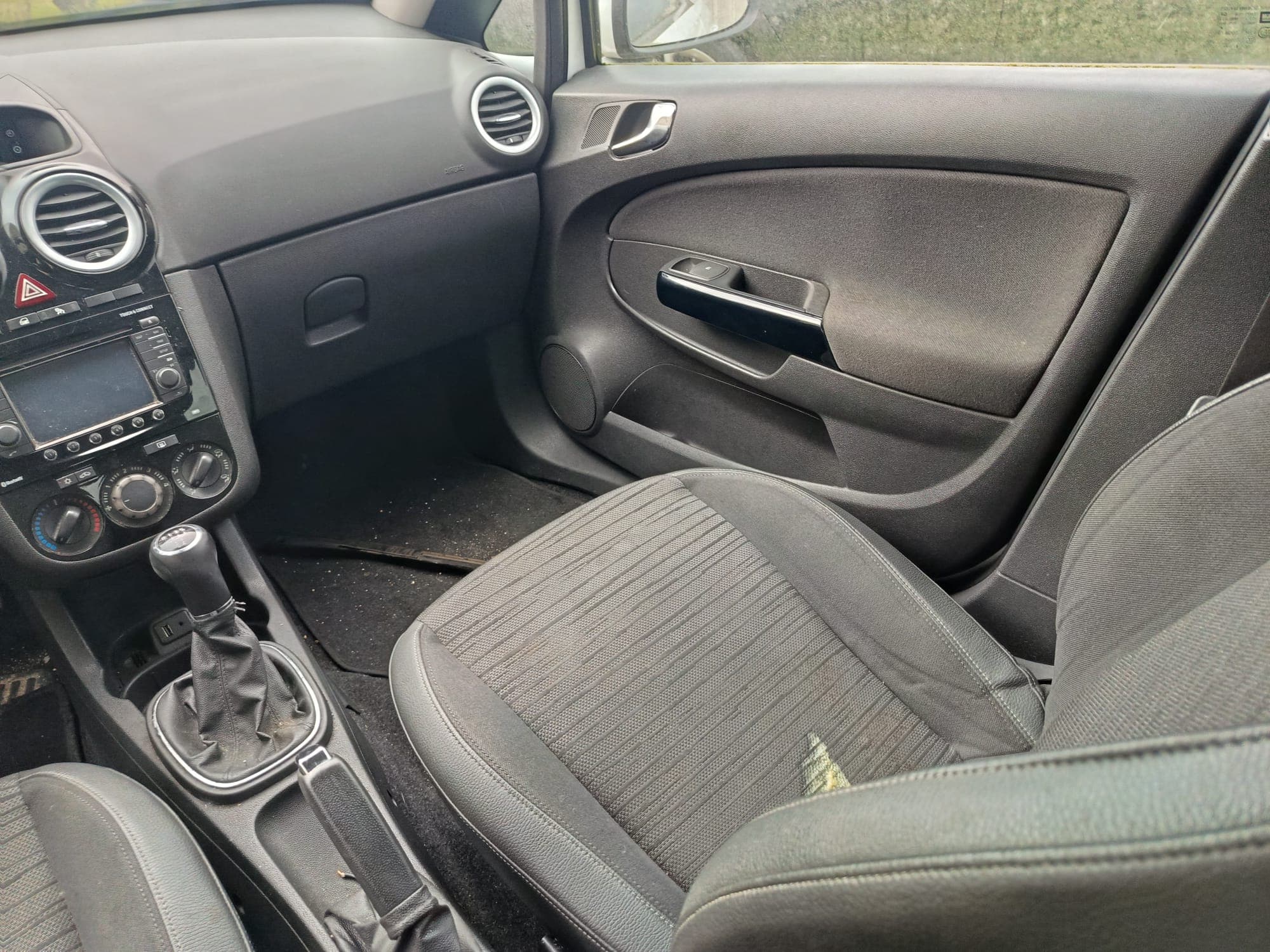 Opel Corsa · Ano 2015 — imagem 10