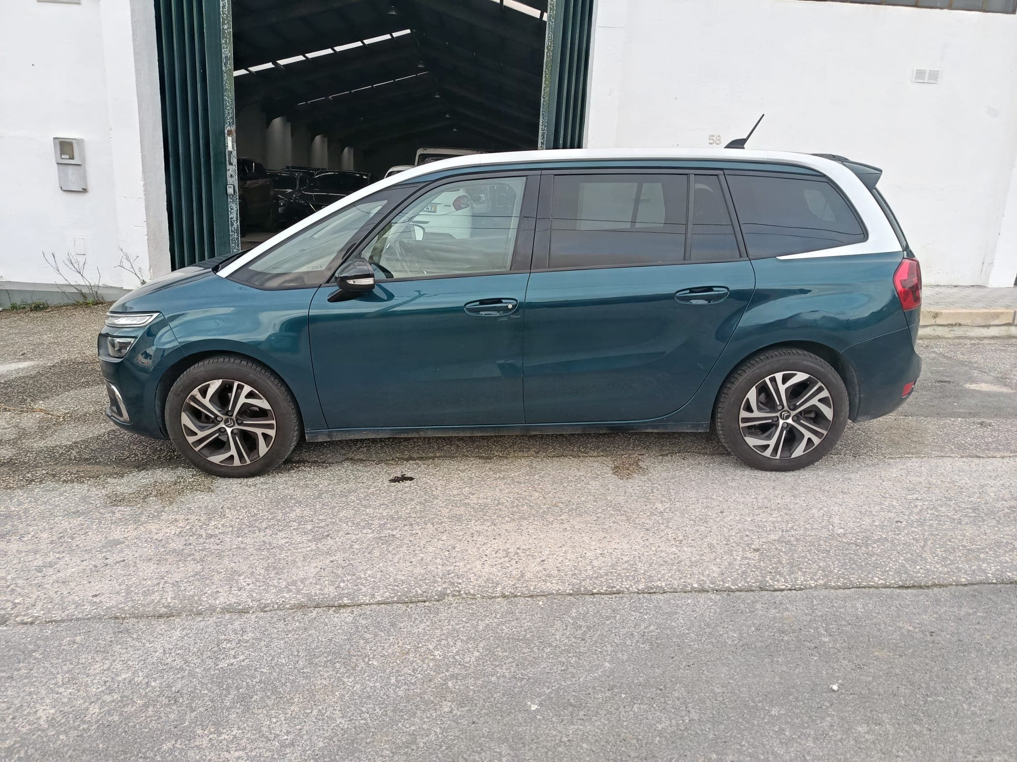 Citroën Grand C4 Spacetourer · 7 Lugares · Ano 2021 — image 4