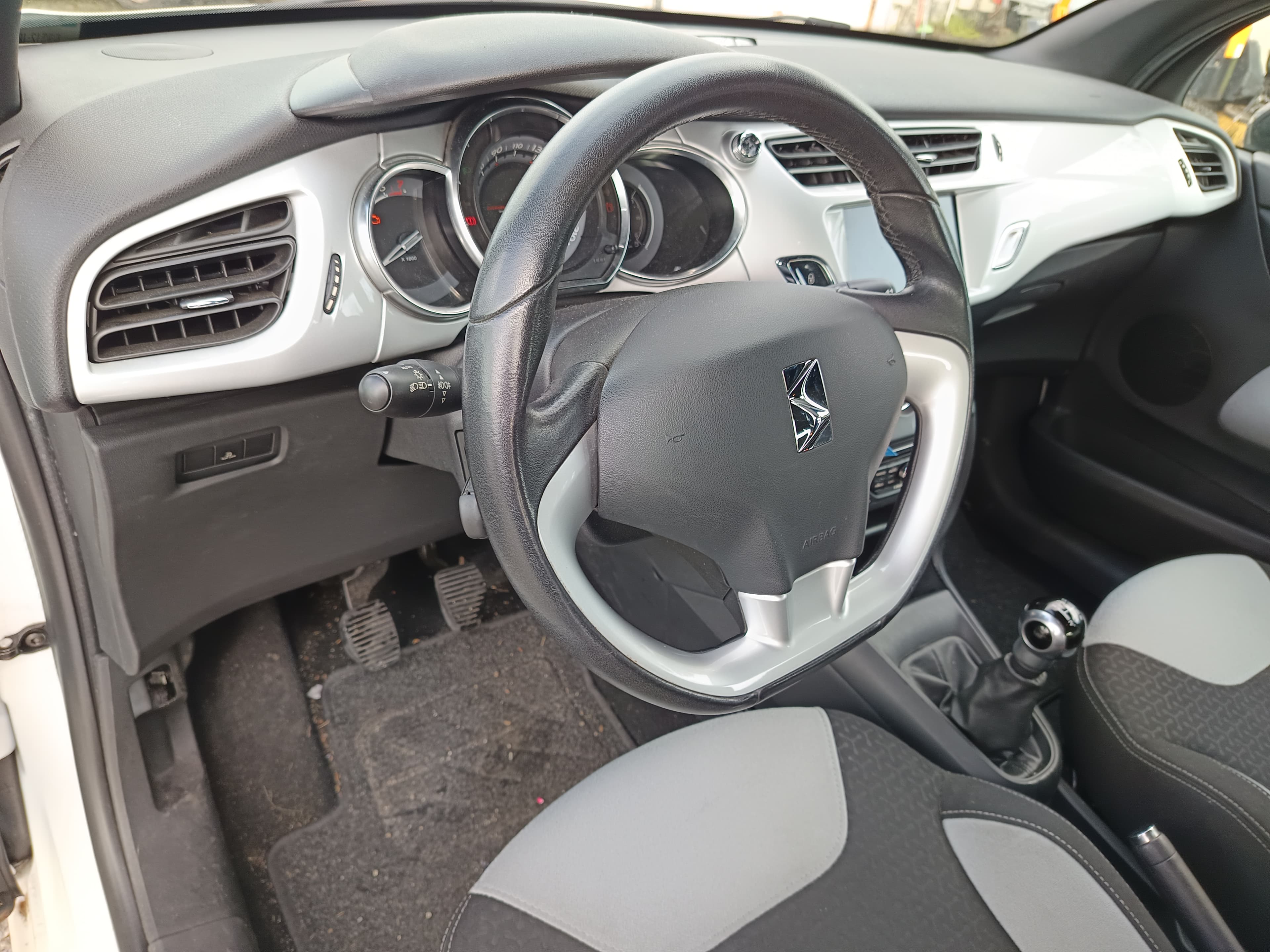 Citroën DS3 · Ano 2013 — imagem 31