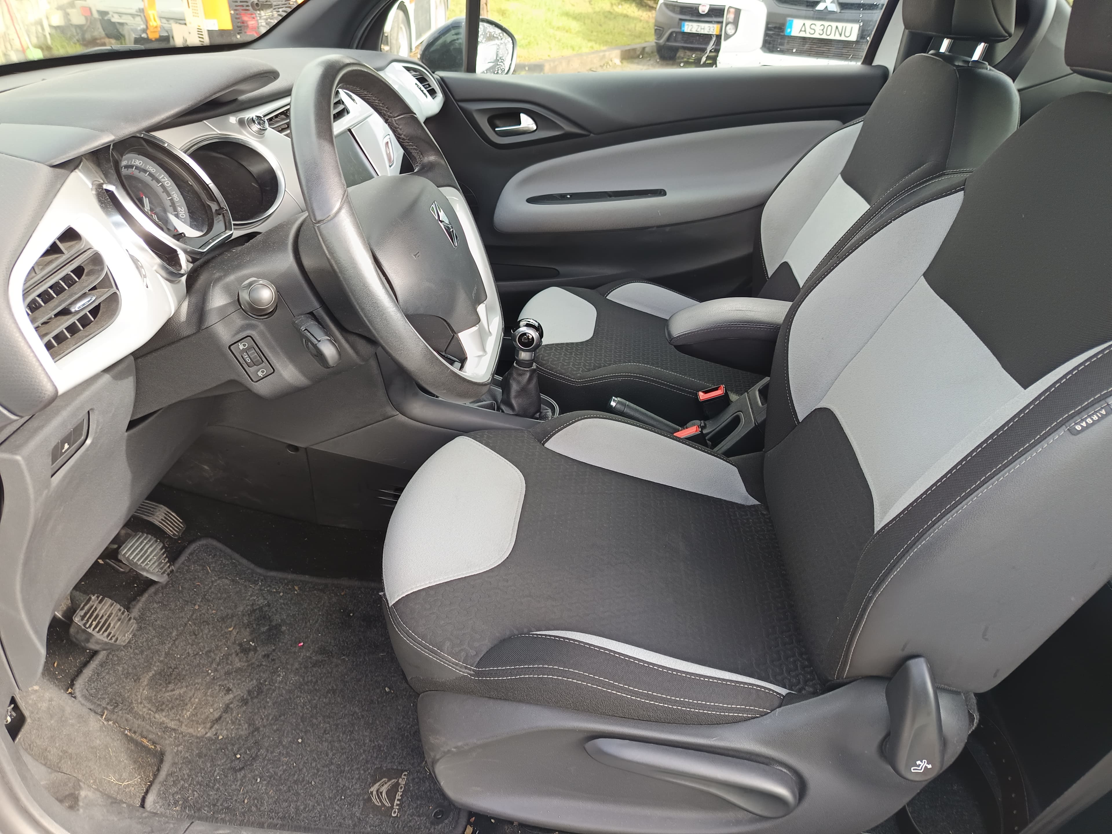 Citroën DS3 · Ano 2013 — imagem 27