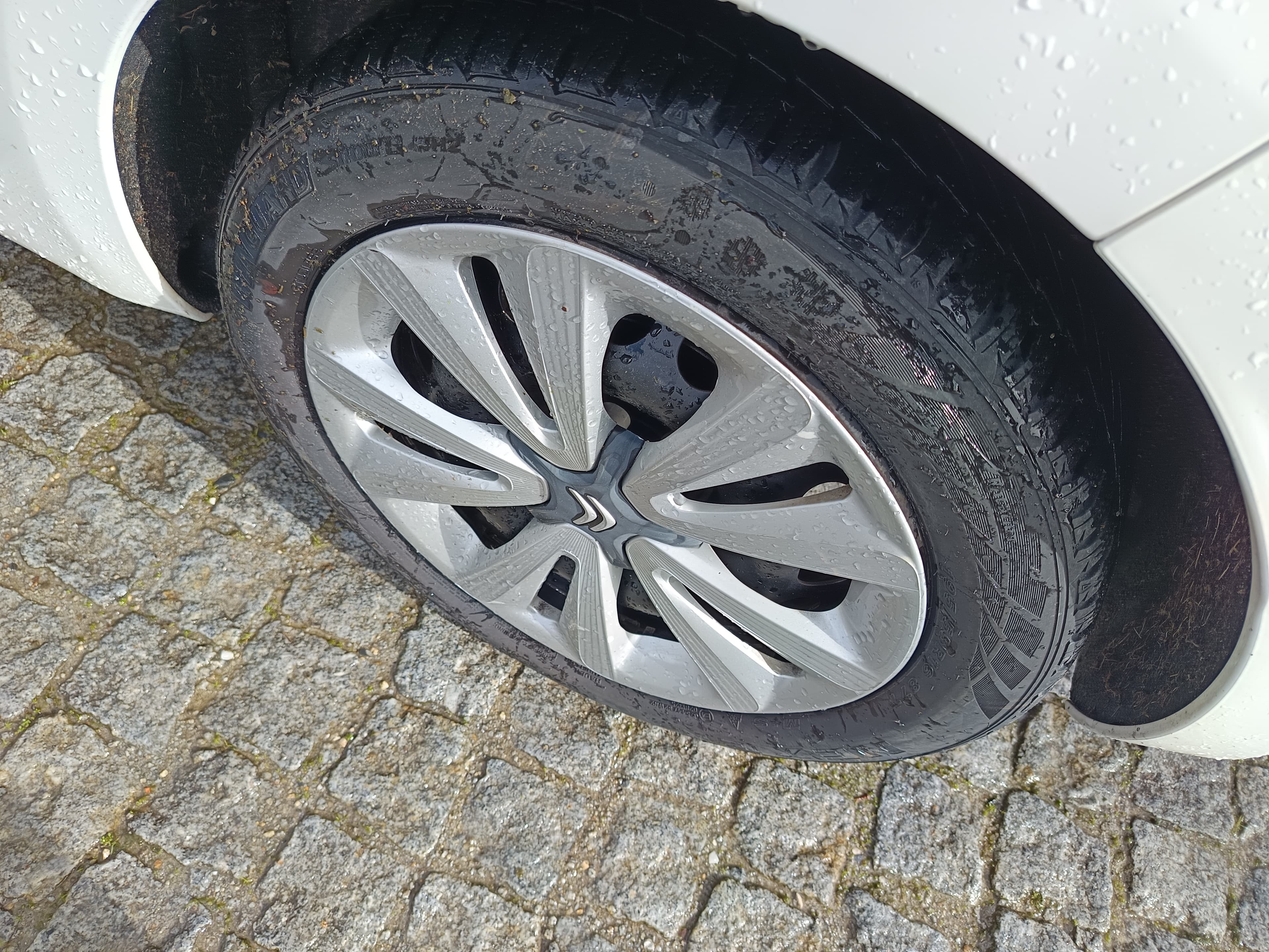 Citroën DS3 · Ano 2013 — imagem 12