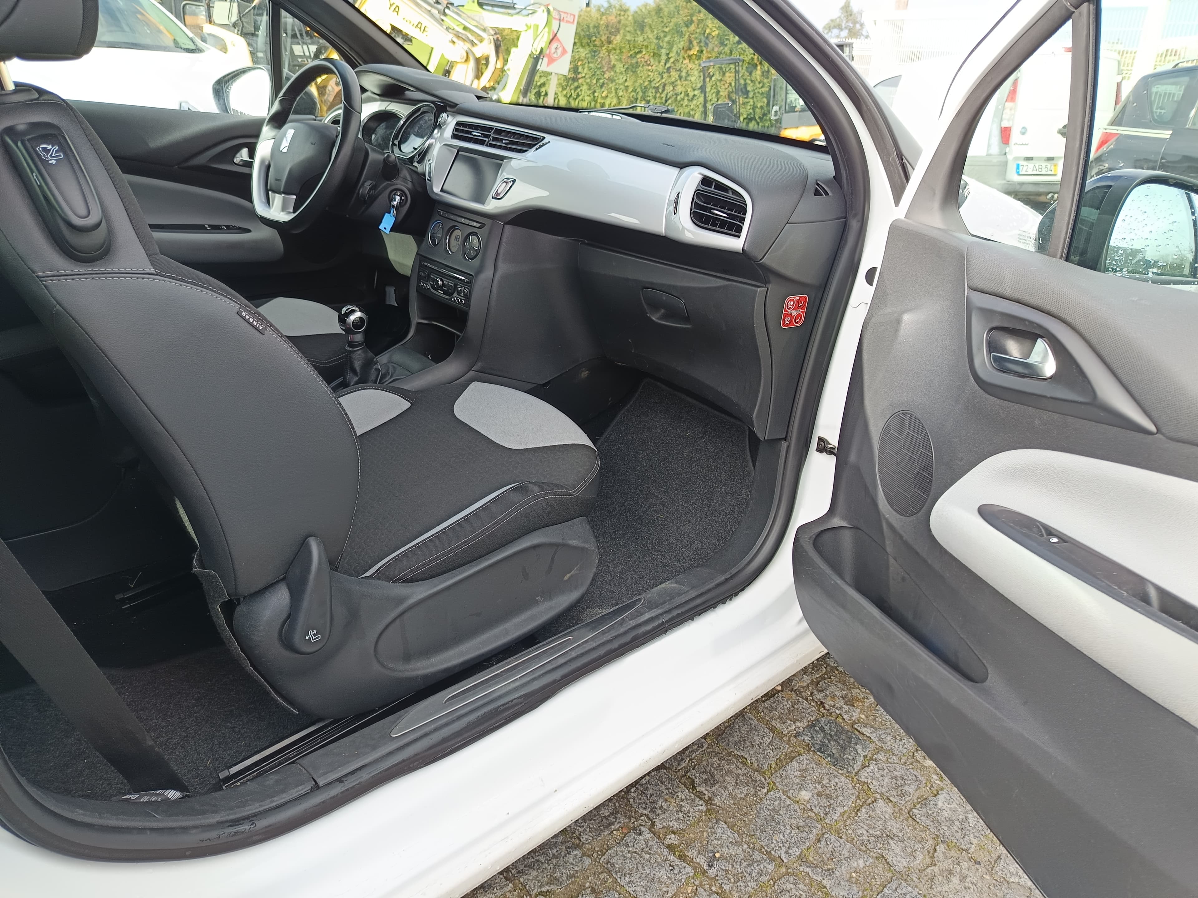 Citroën DS3 · Ano 2013 — imagem 21