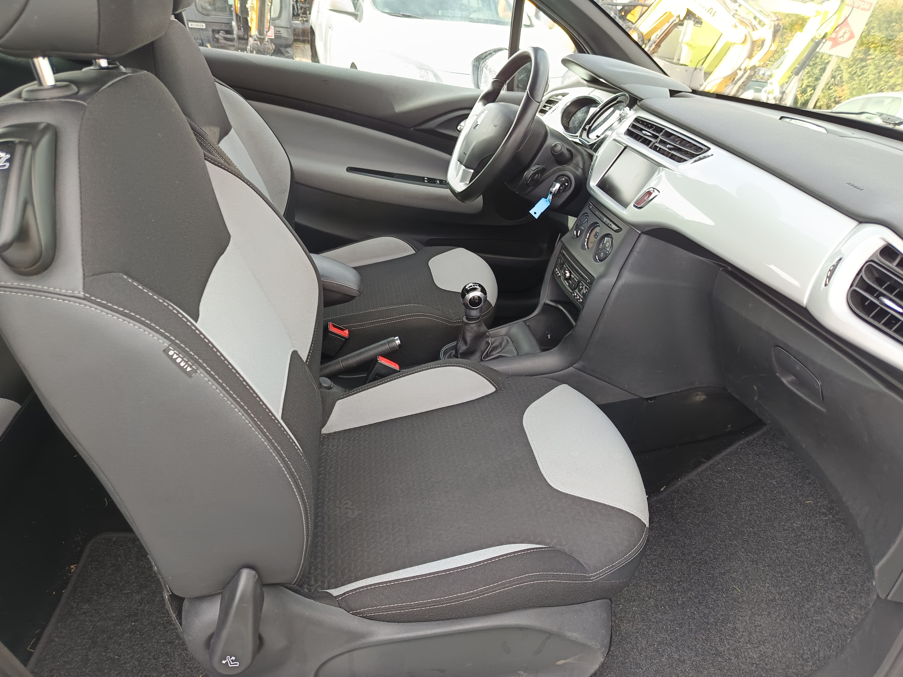 Citroën DS3 · Ano 2013 — imagem 23