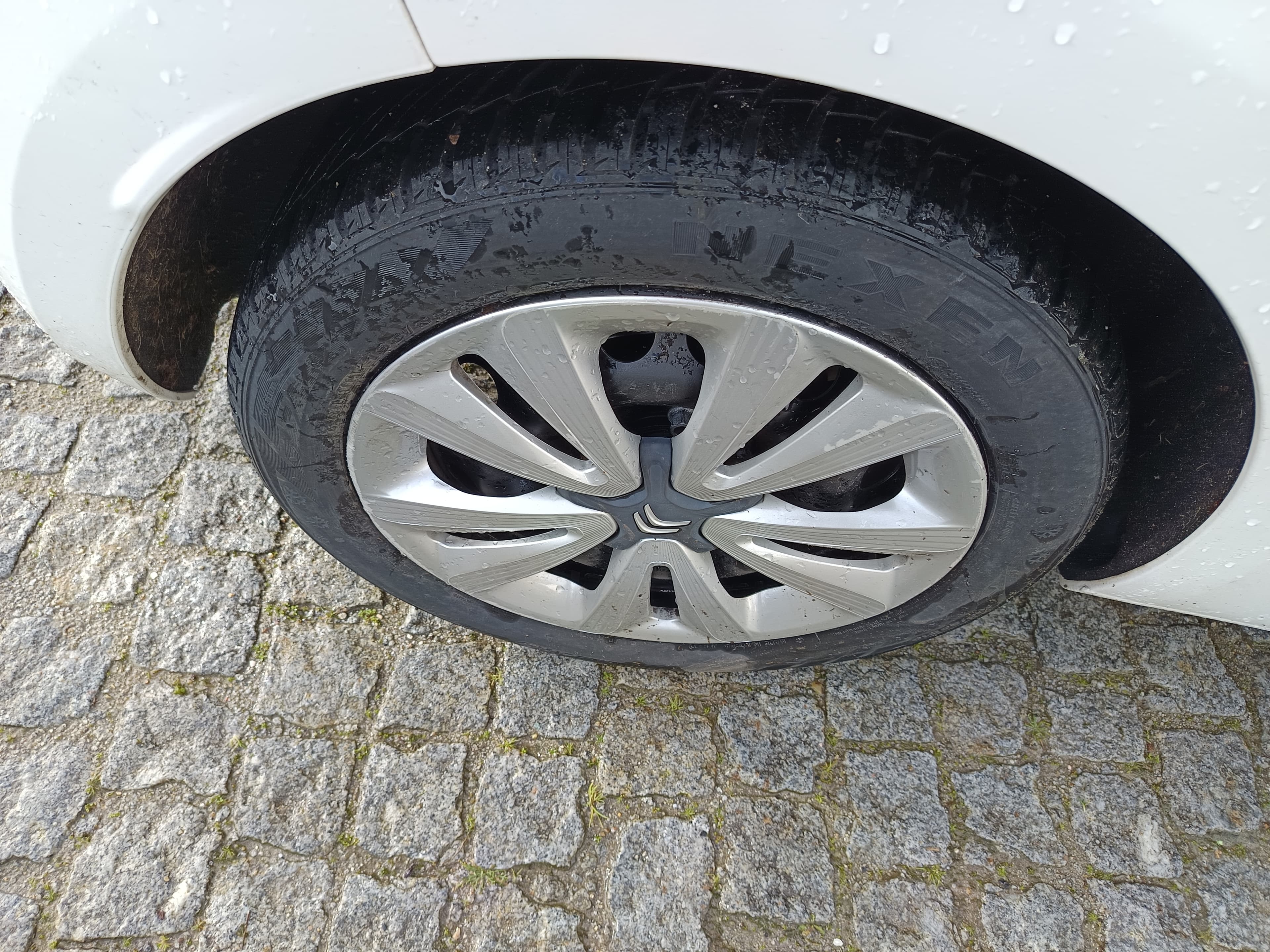 Citroën DS3 · Ano 2013 — imagem 8
