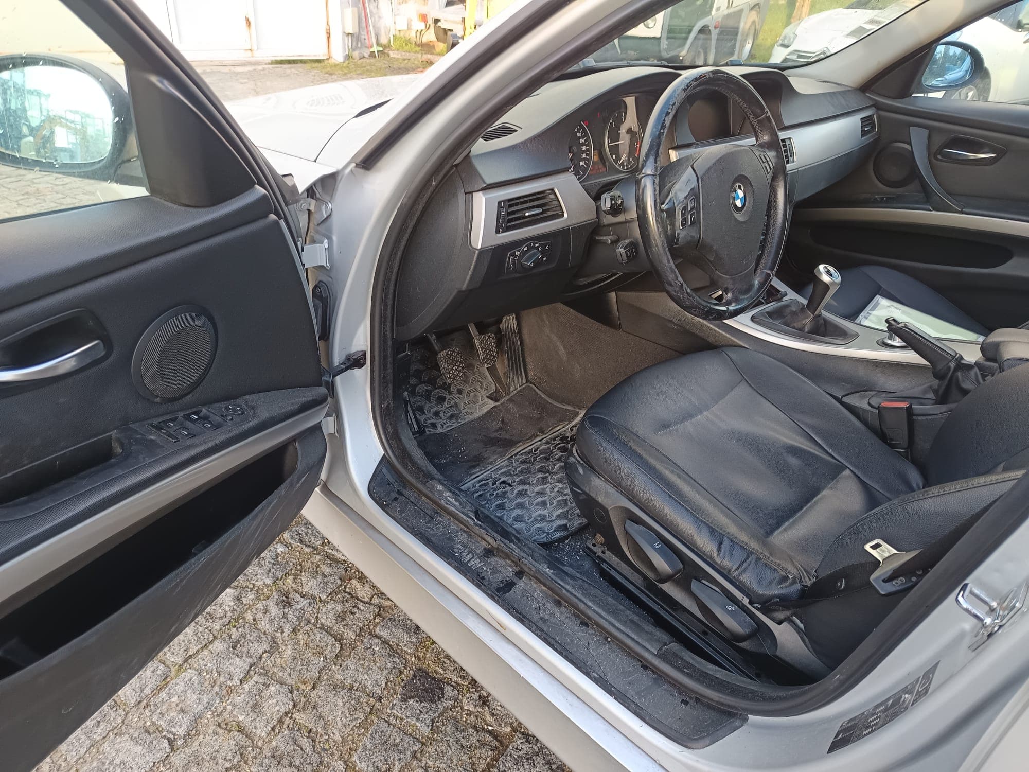 BMW 320 d · Ano 2006 — image 32