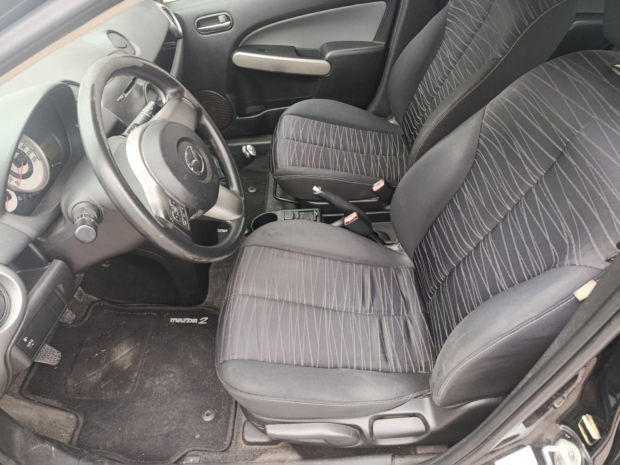 Mazda 2 · Ano 2010 — image 13
