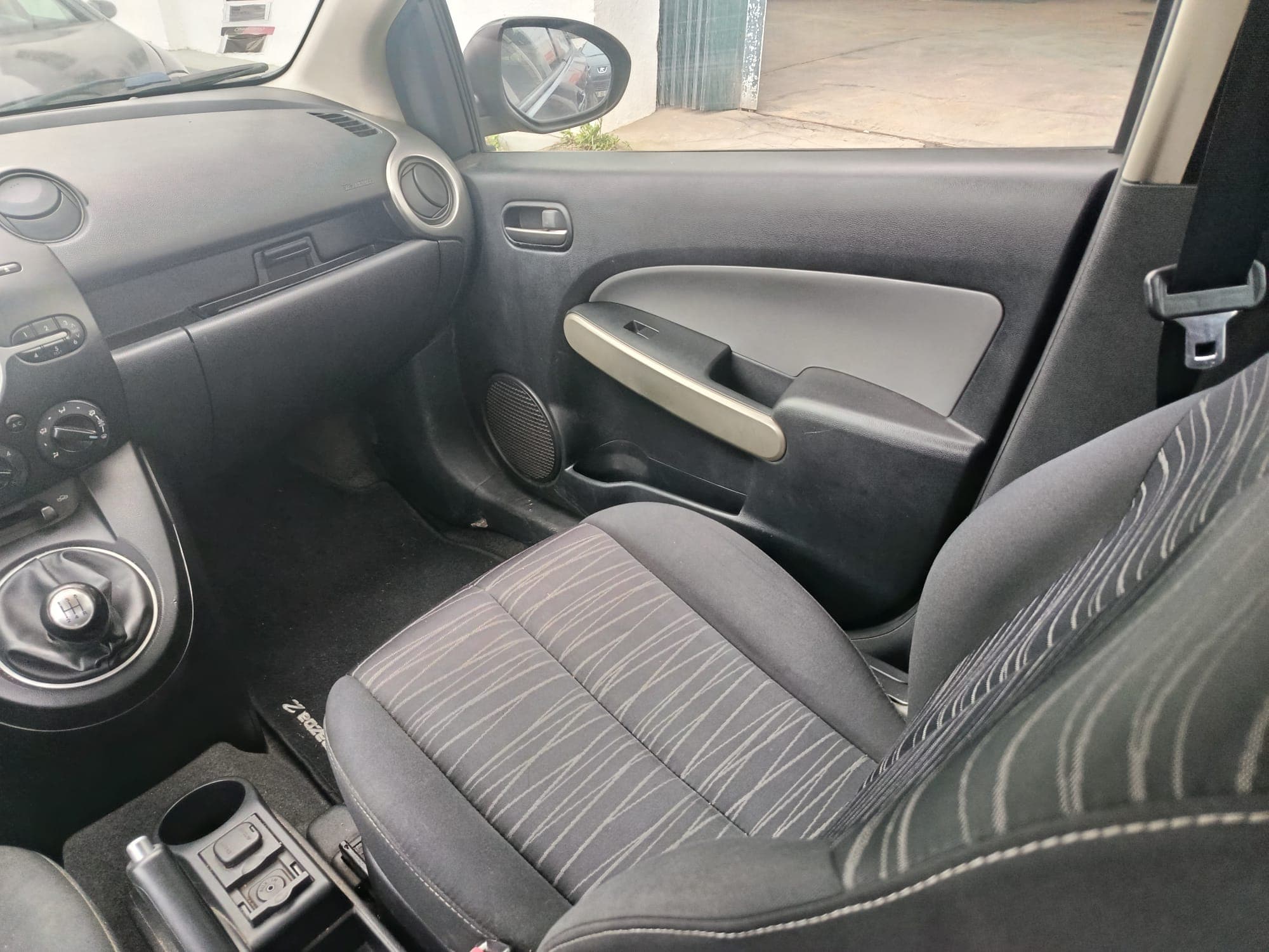 Mazda 2 · Ano 2010 — image 19