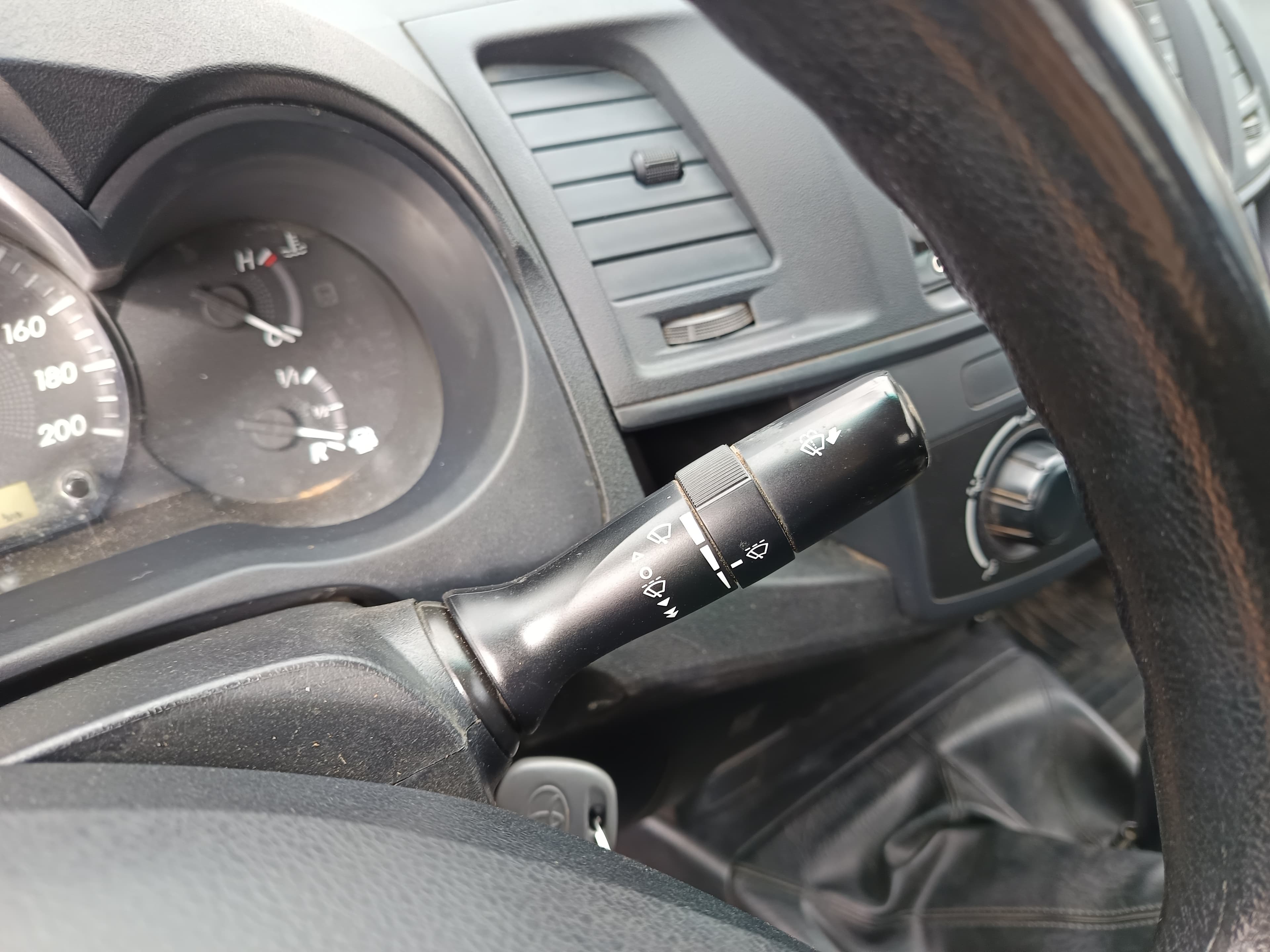 Toyota Hilux · Ano 2015 — image 29