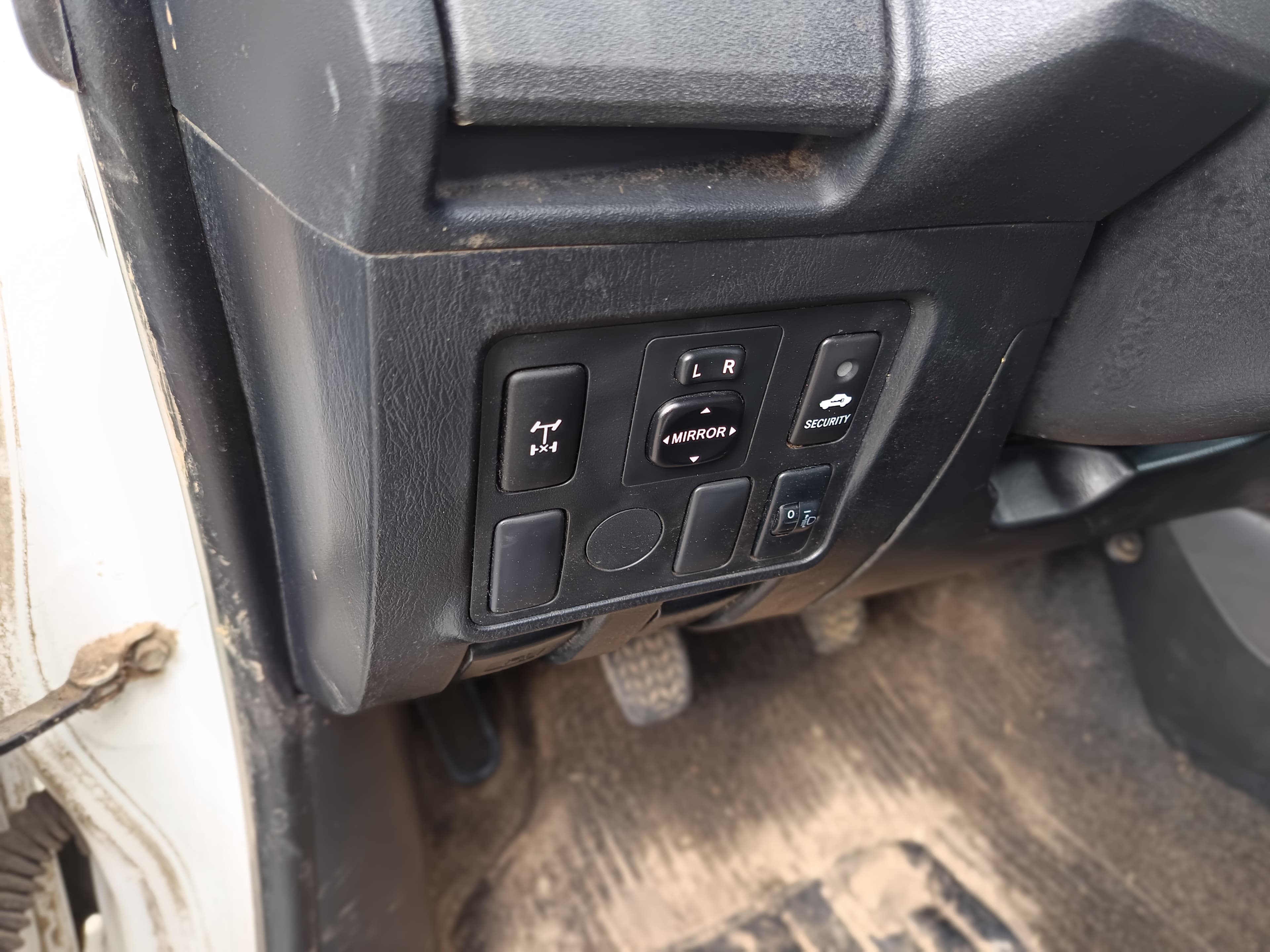 Toyota Hilux · Ano 2015 — image 24