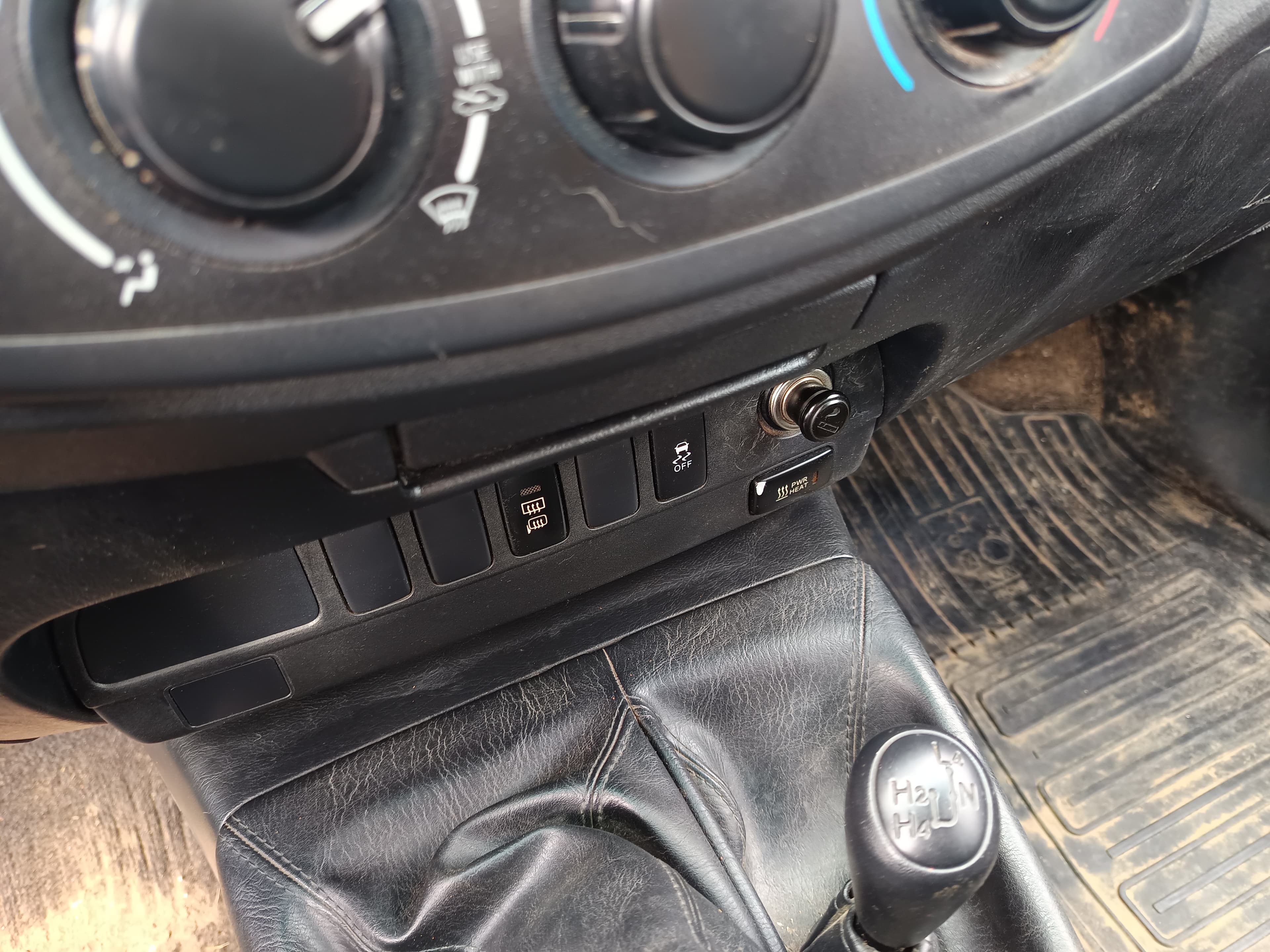 Toyota Hilux · Ano 2015 — image 27