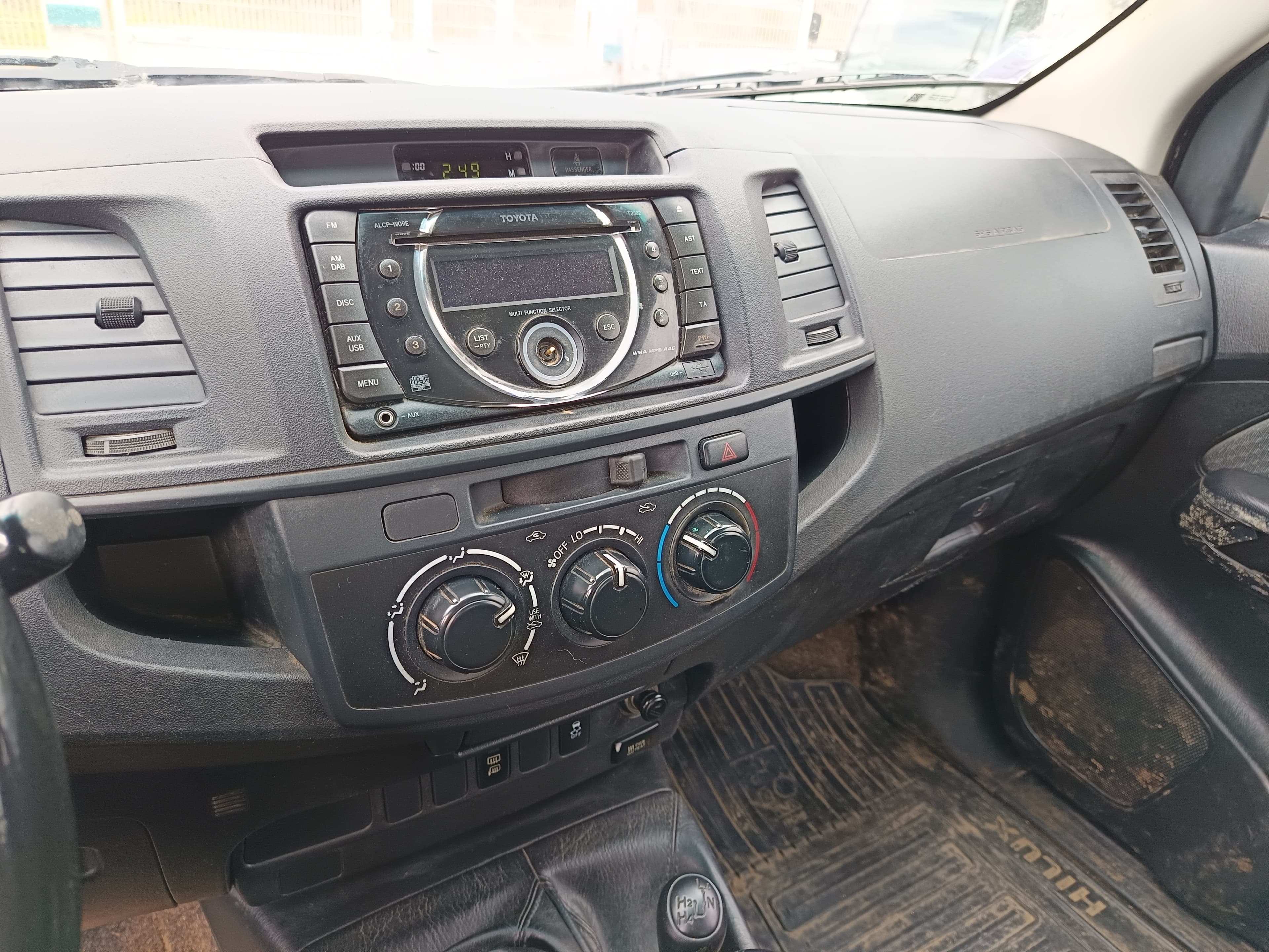 Toyota Hilux · Ano 2015 — image 25