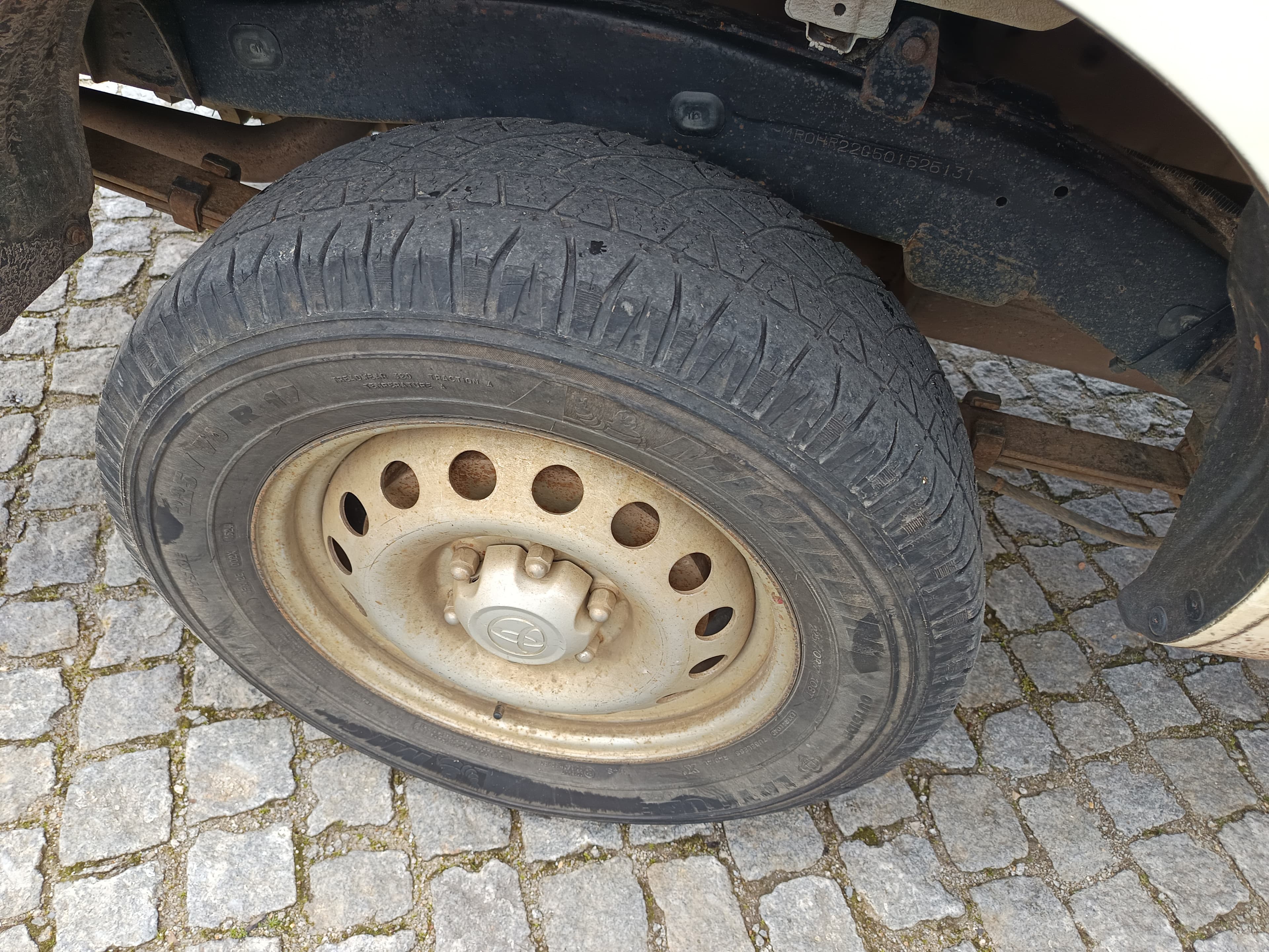 Toyota Hilux · Ano 2015 — image 9