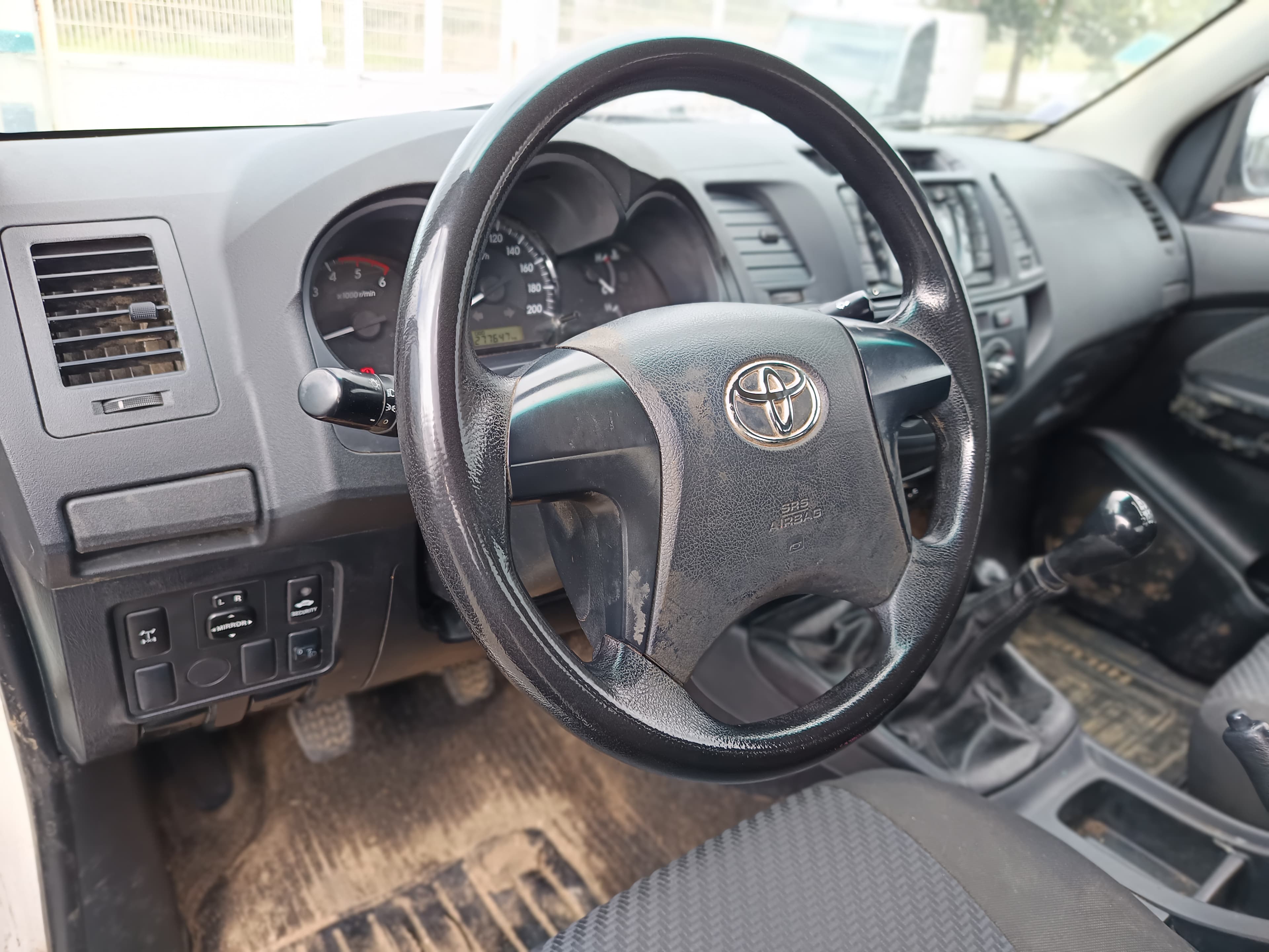 Toyota Hilux · Ano 2015 — image 23