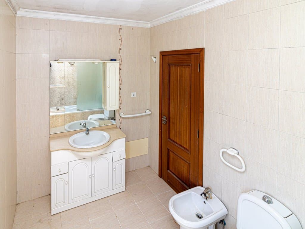 Moradia V2 + Terreno · Tavira, Faro — image 11